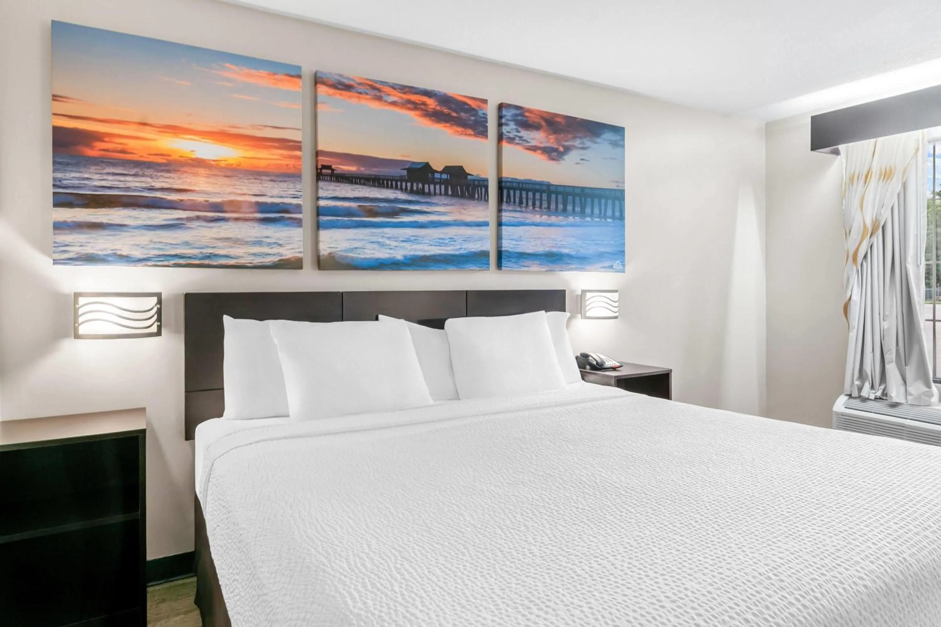 Bed in Days Inn by Wyndham Spartanburg