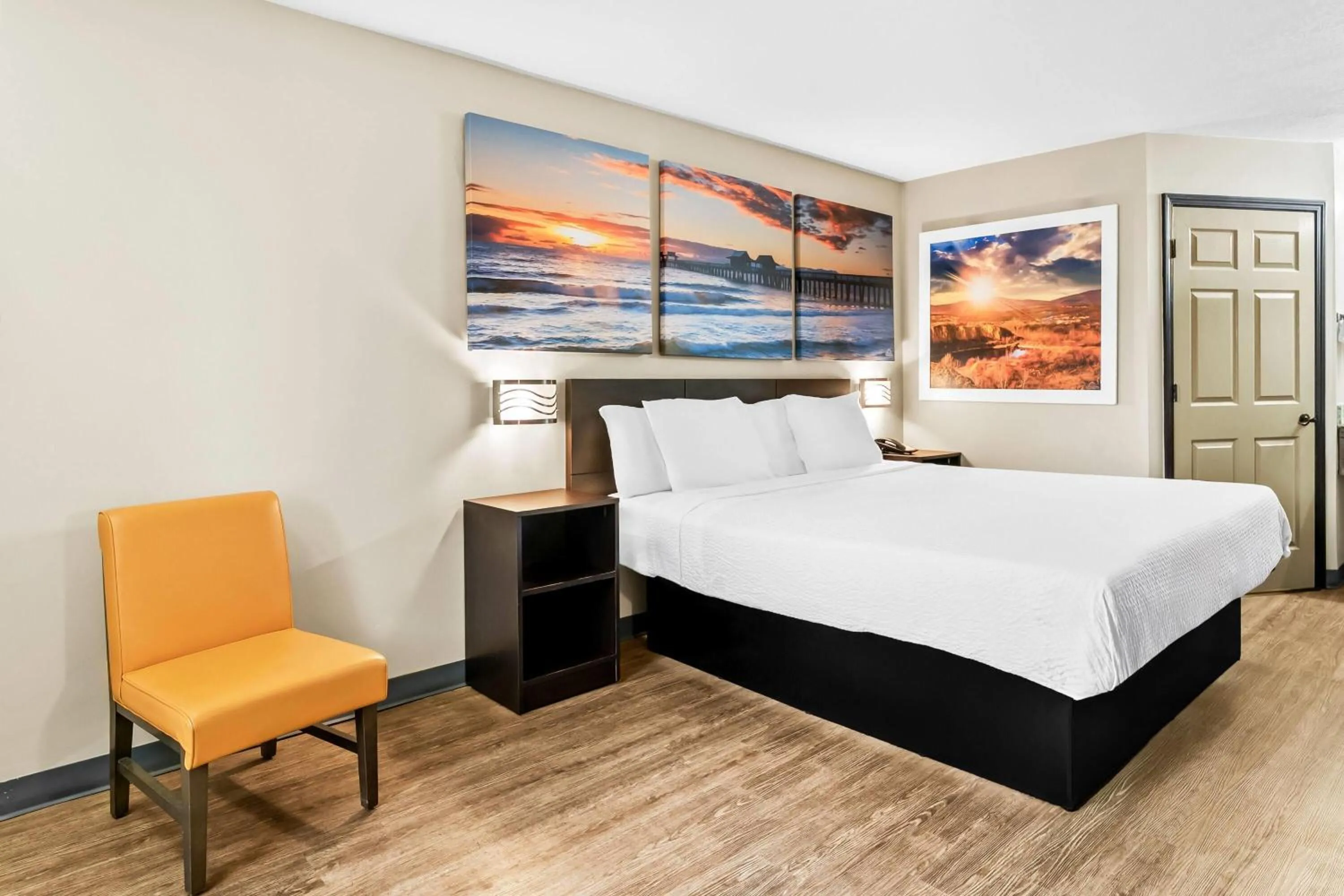 Bed in Days Inn by Wyndham Spartanburg