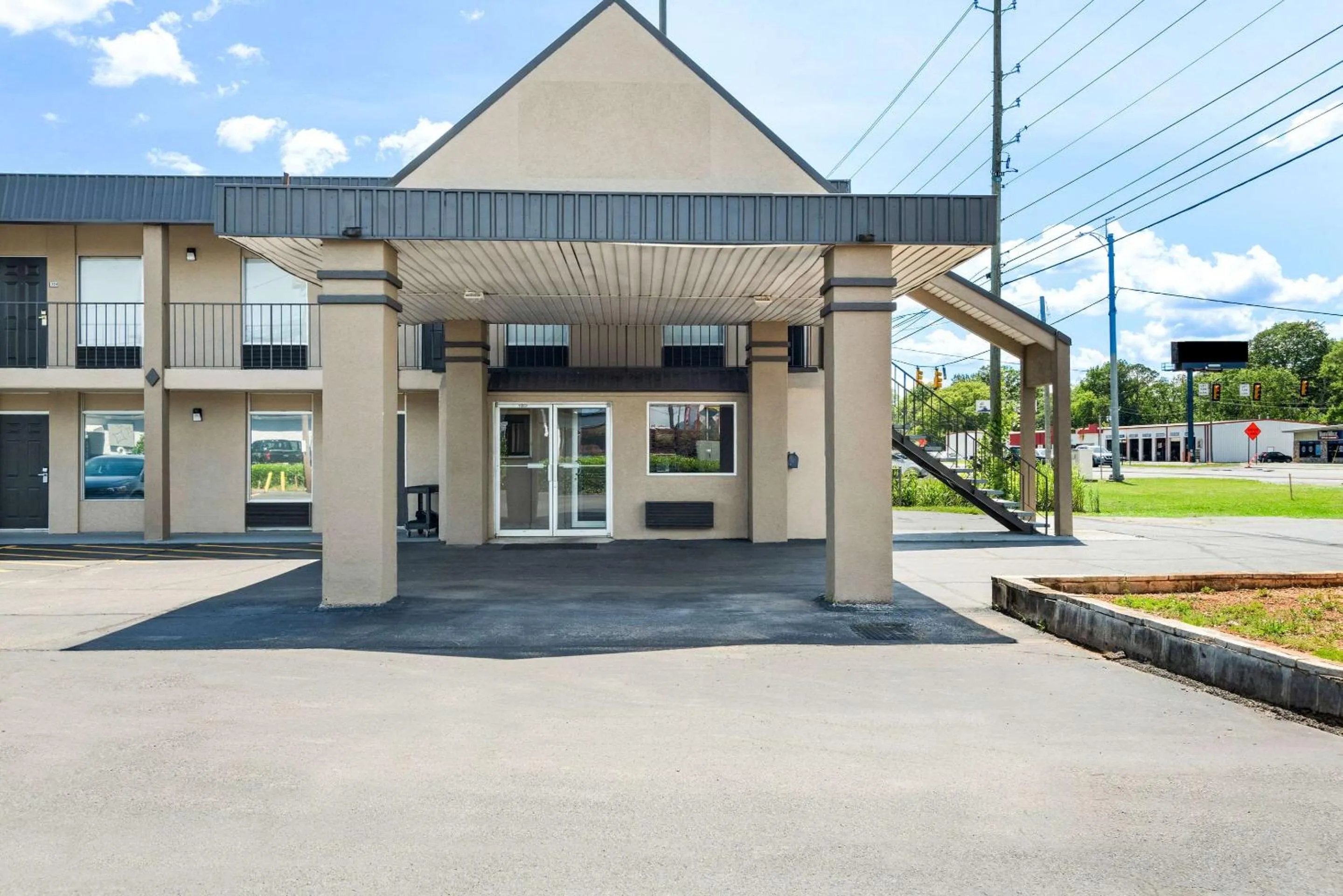 Property building in Rodeway Inn Oxford