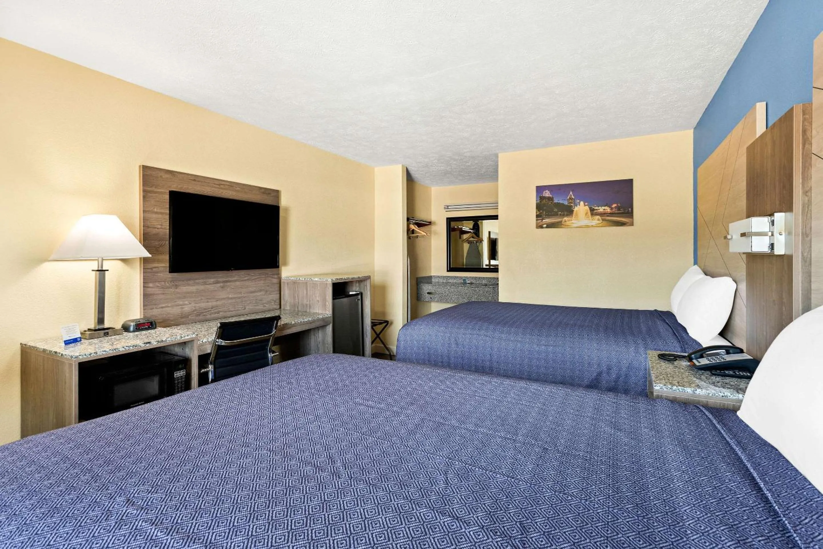 Bed in Rodeway Inn Oxford