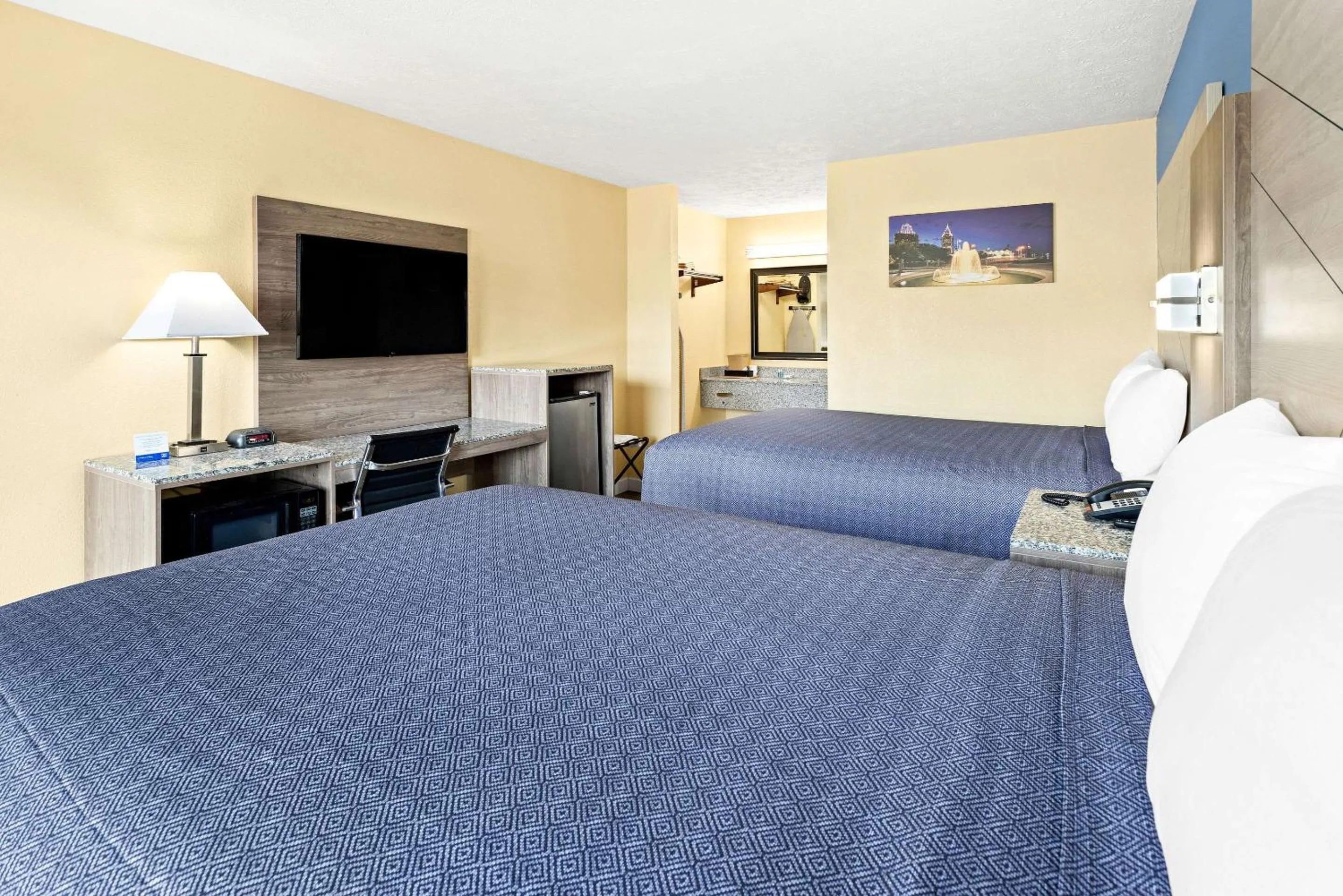 TV and multimedia, Bed in Rodeway Inn Oxford