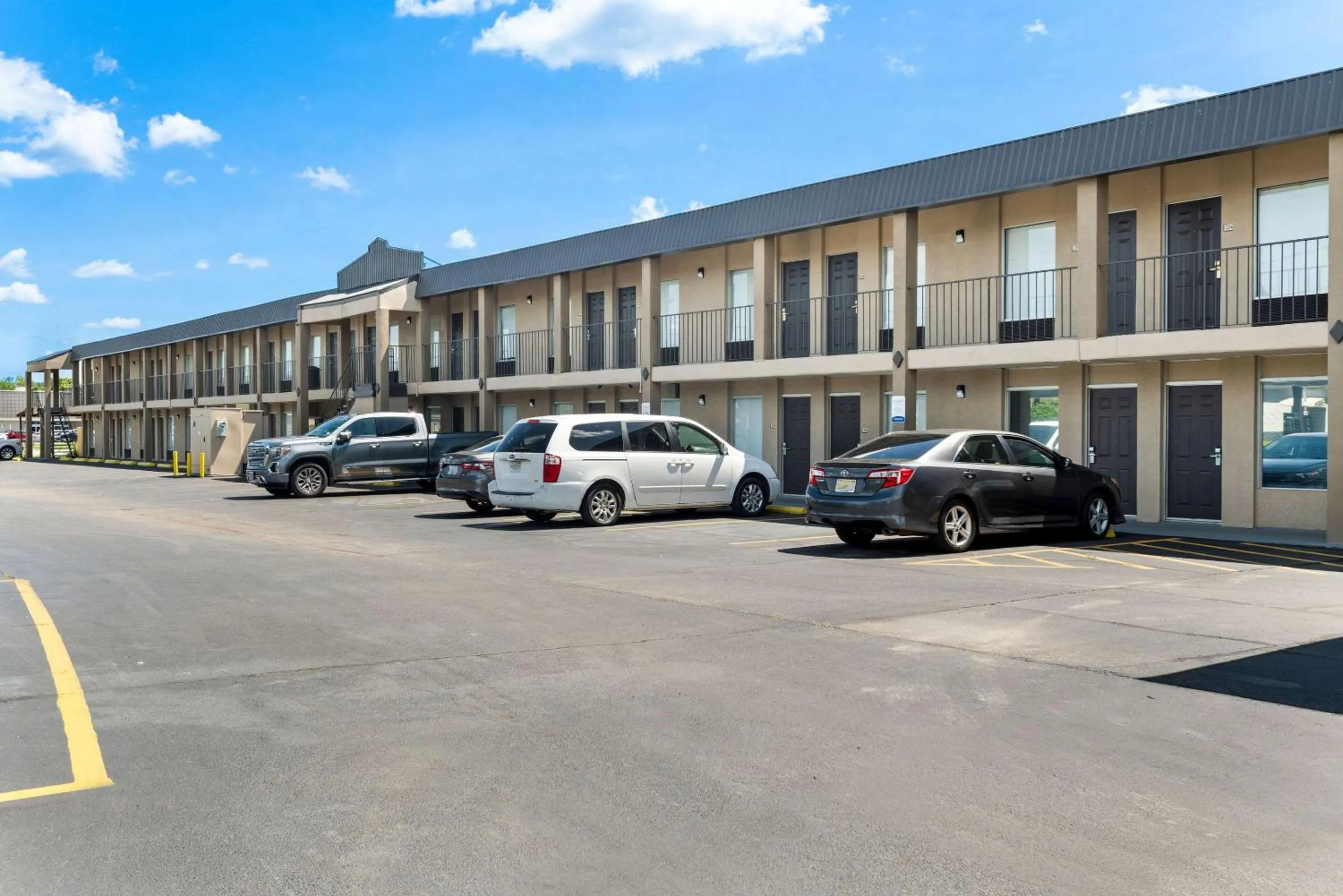 Property building in Rodeway Inn Oxford