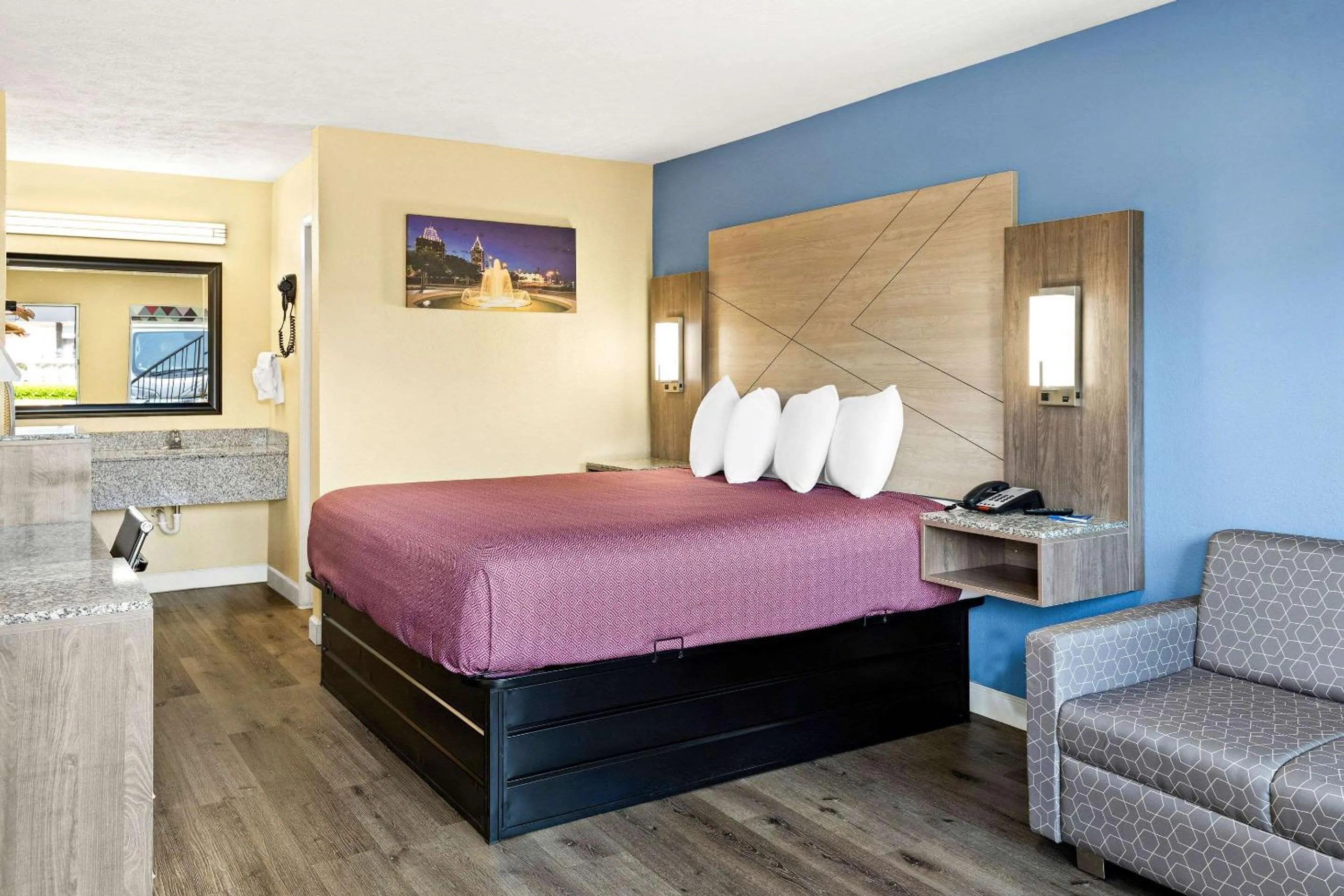 Photo of the whole room, Bed in Rodeway Inn Oxford