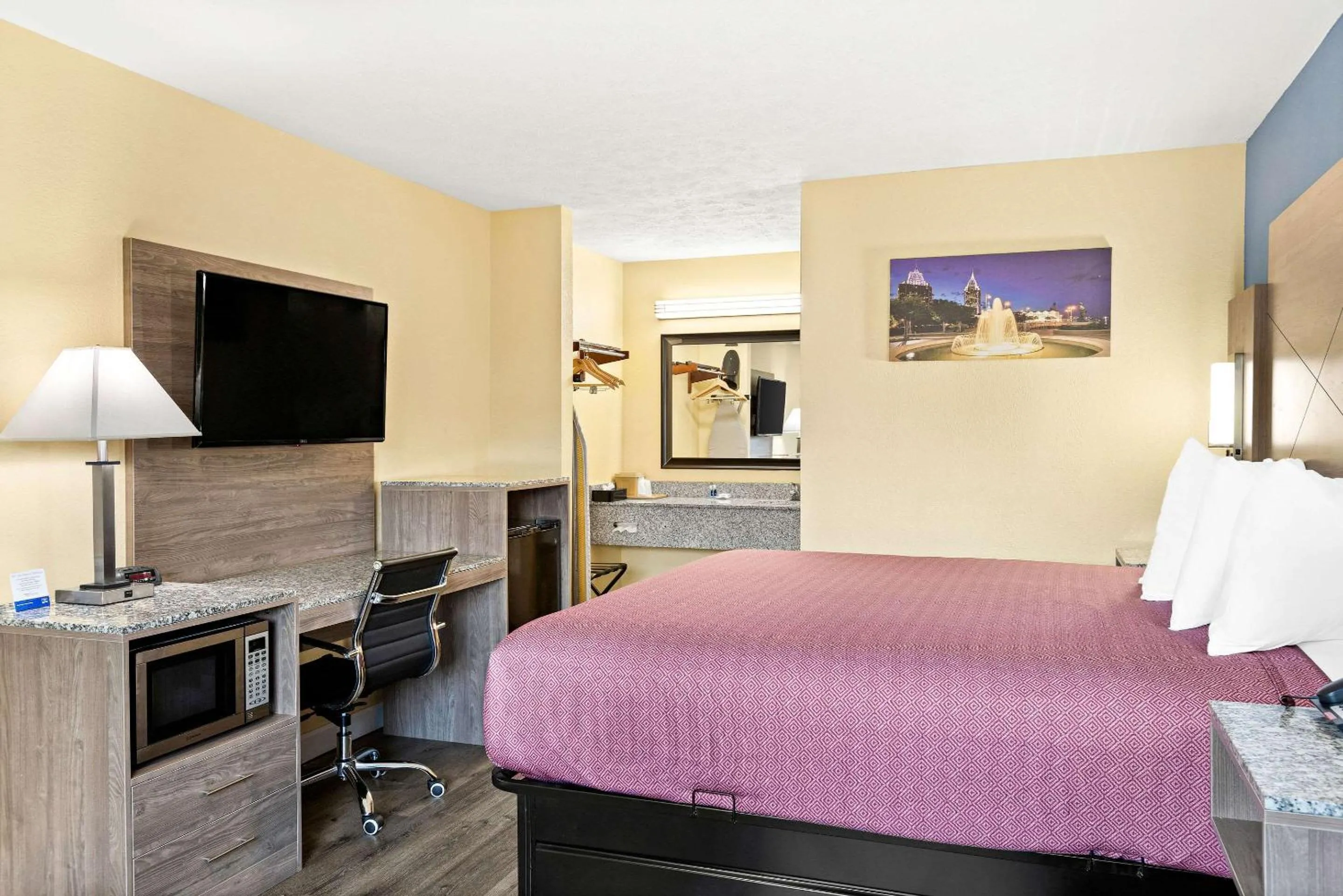 TV and multimedia, Bed in Rodeway Inn Oxford