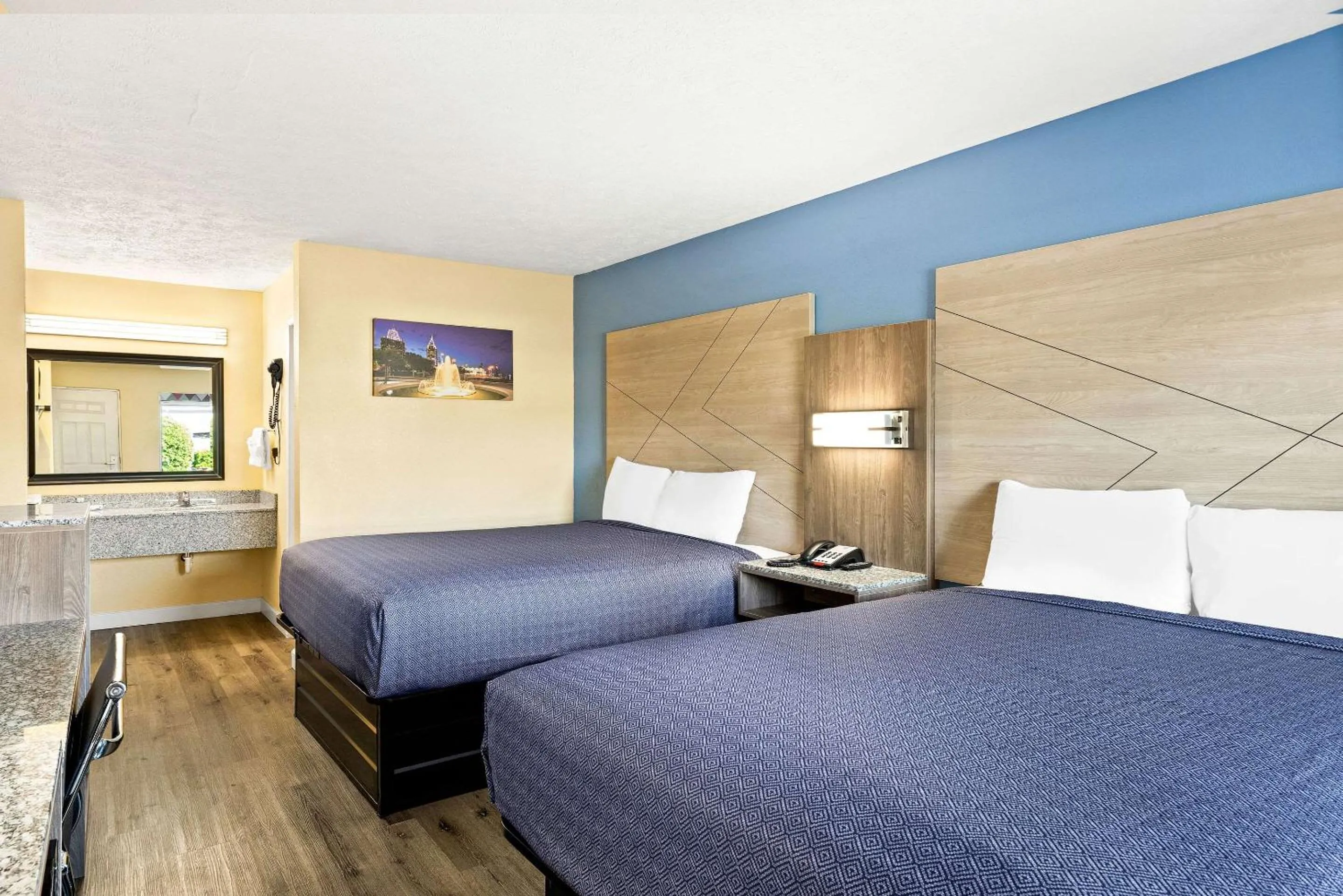 Bedroom, Bed in Rodeway Inn Oxford