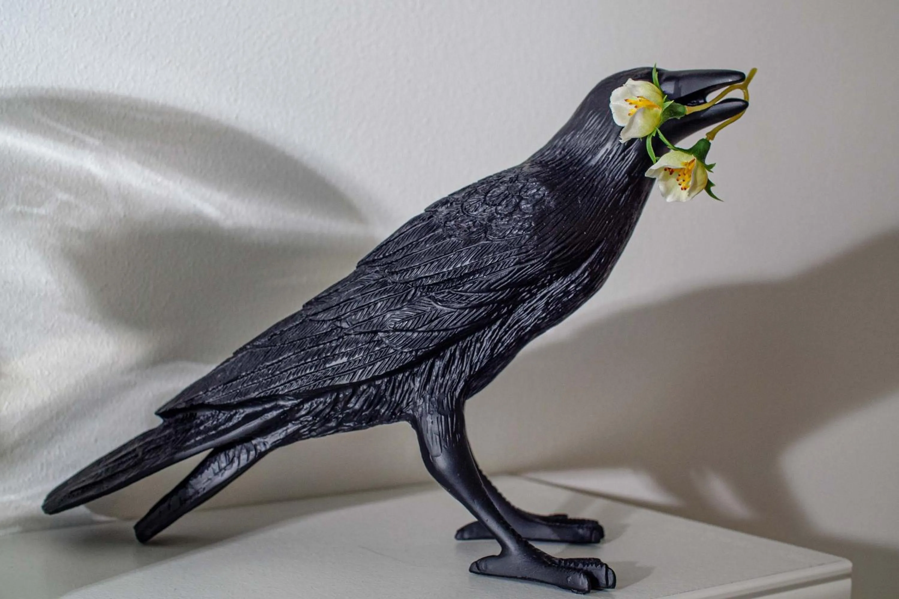 Decorative detail in Pine House - Faro Airport, Beach and City Center