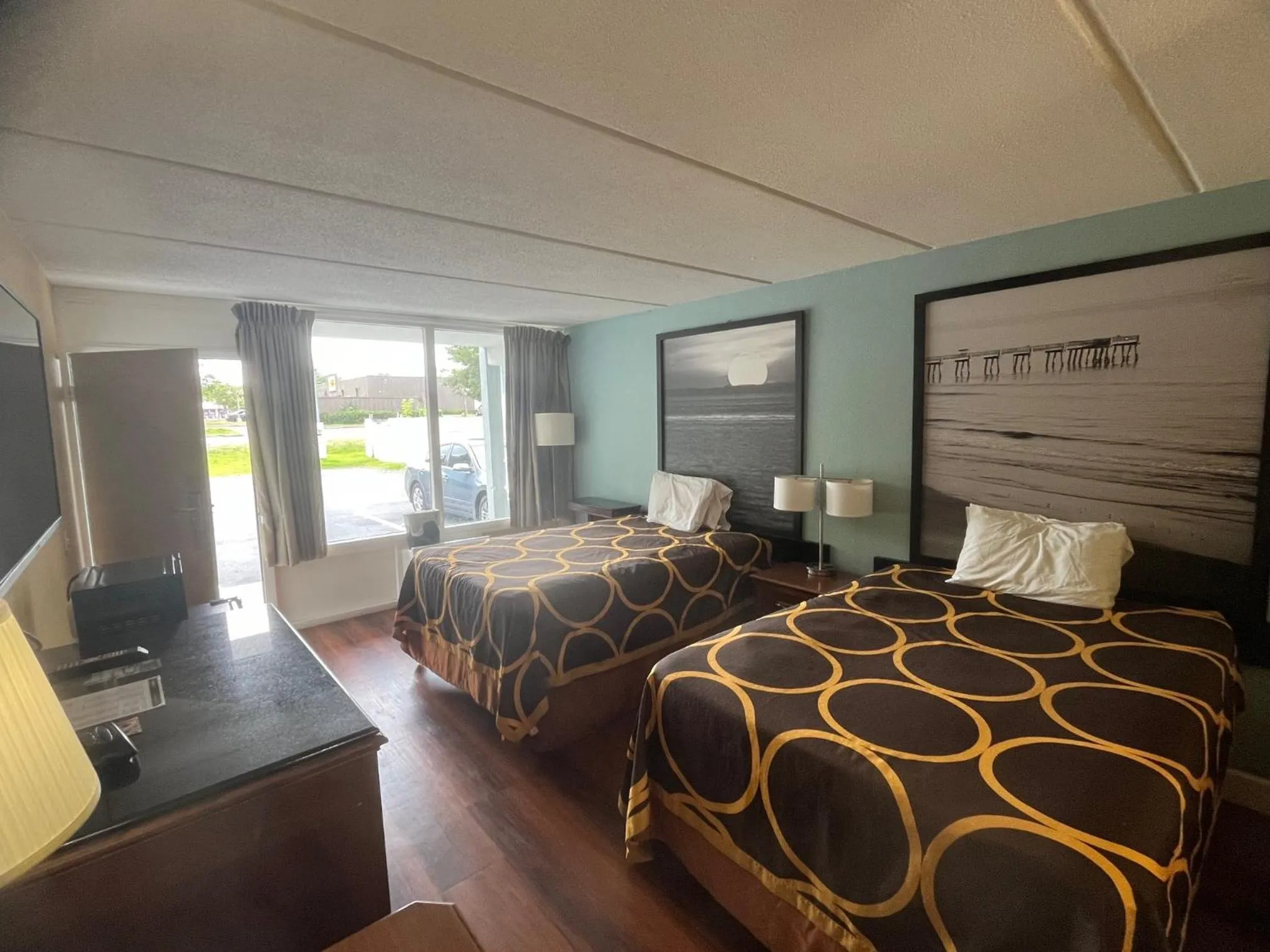 Bed in Super 8 By Wyndham Kingsland I-95 Naval Base Area