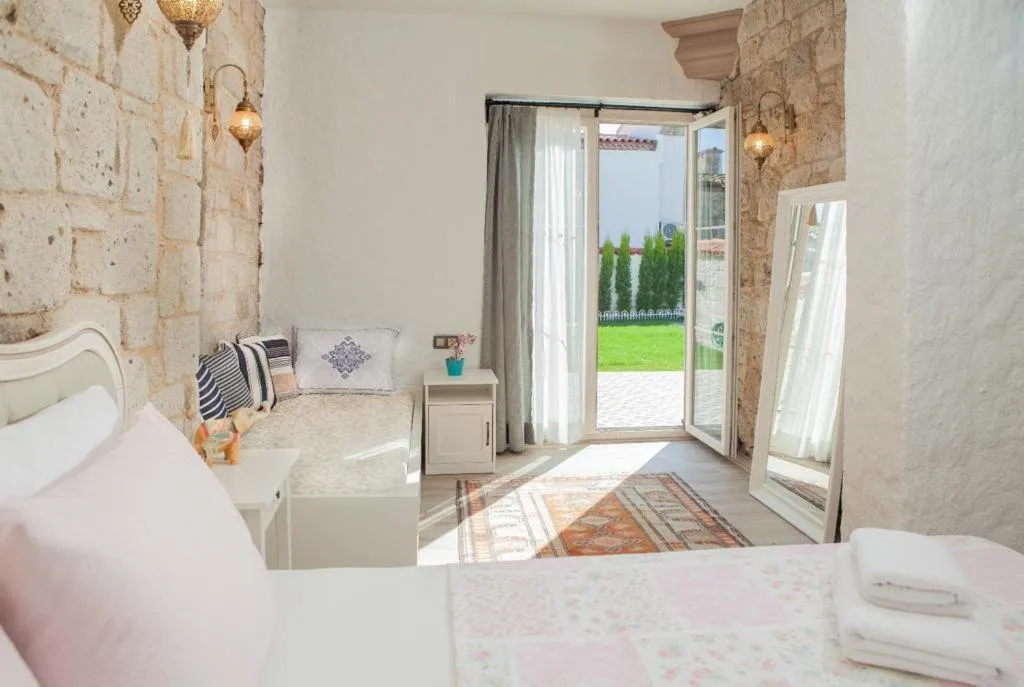 Photo of the whole room, Bed in Kybele Suites Alaçatı