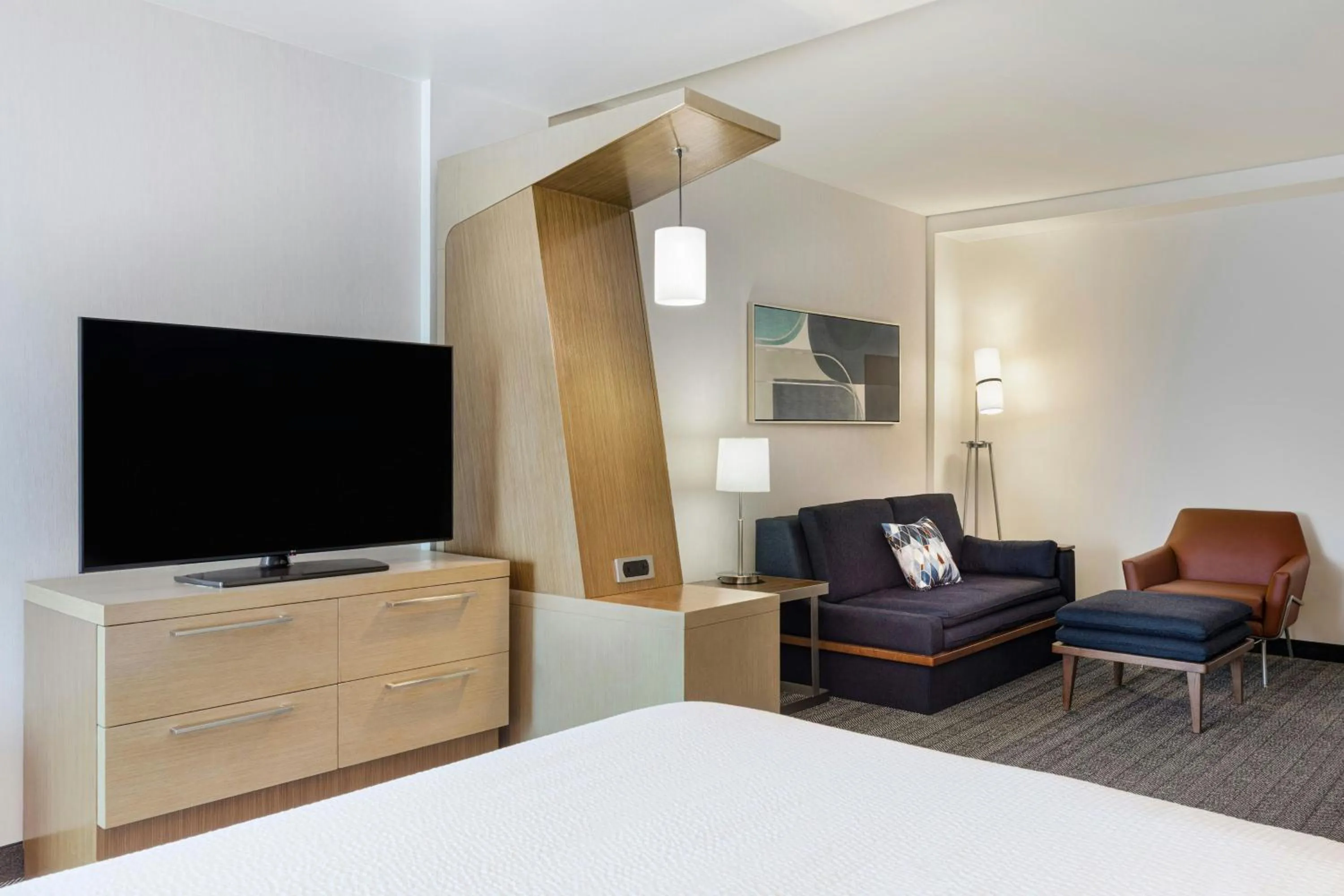 Photo of the whole room, Bed in Courtyard by Marriott St. Louis St. Peters