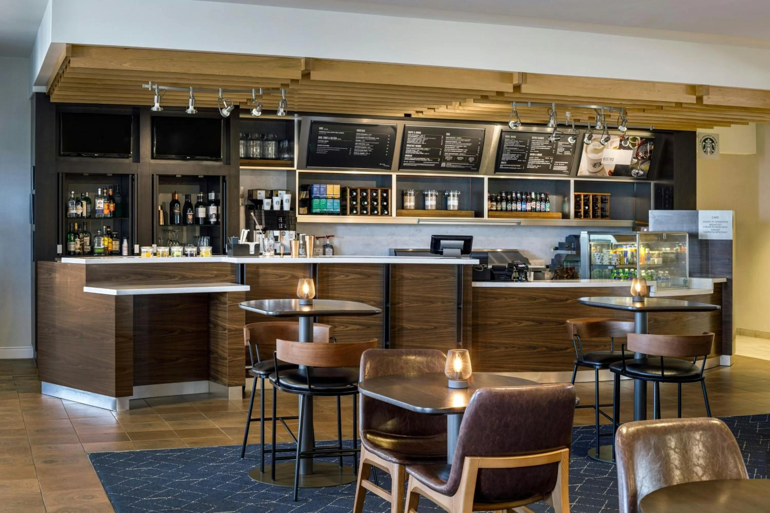 Restaurant/places to eat in Courtyard by Marriott St. Louis St. Peters