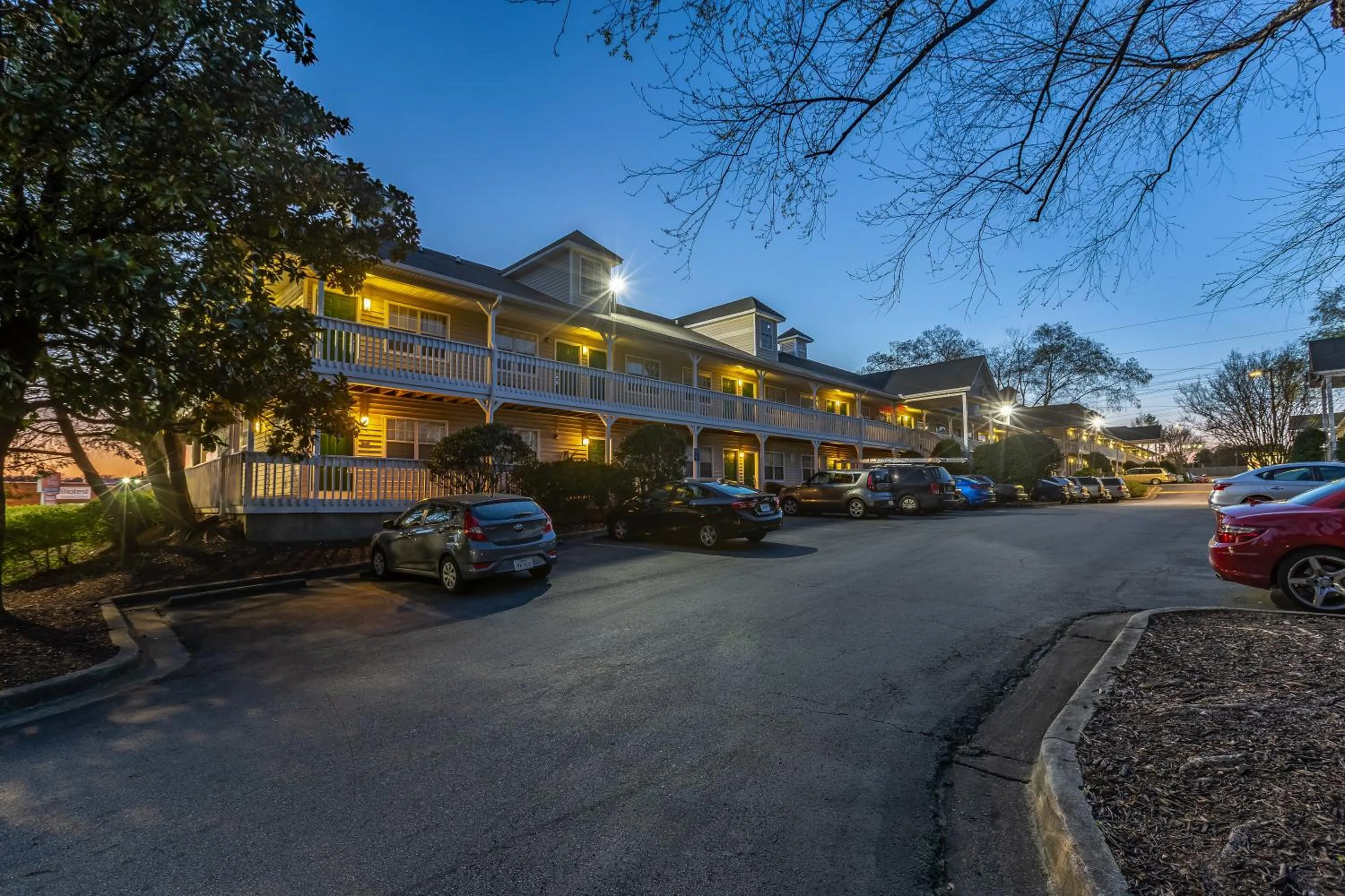 Property building in HomeTowne Studios by Red Roof Atlanta NE – Norcross South