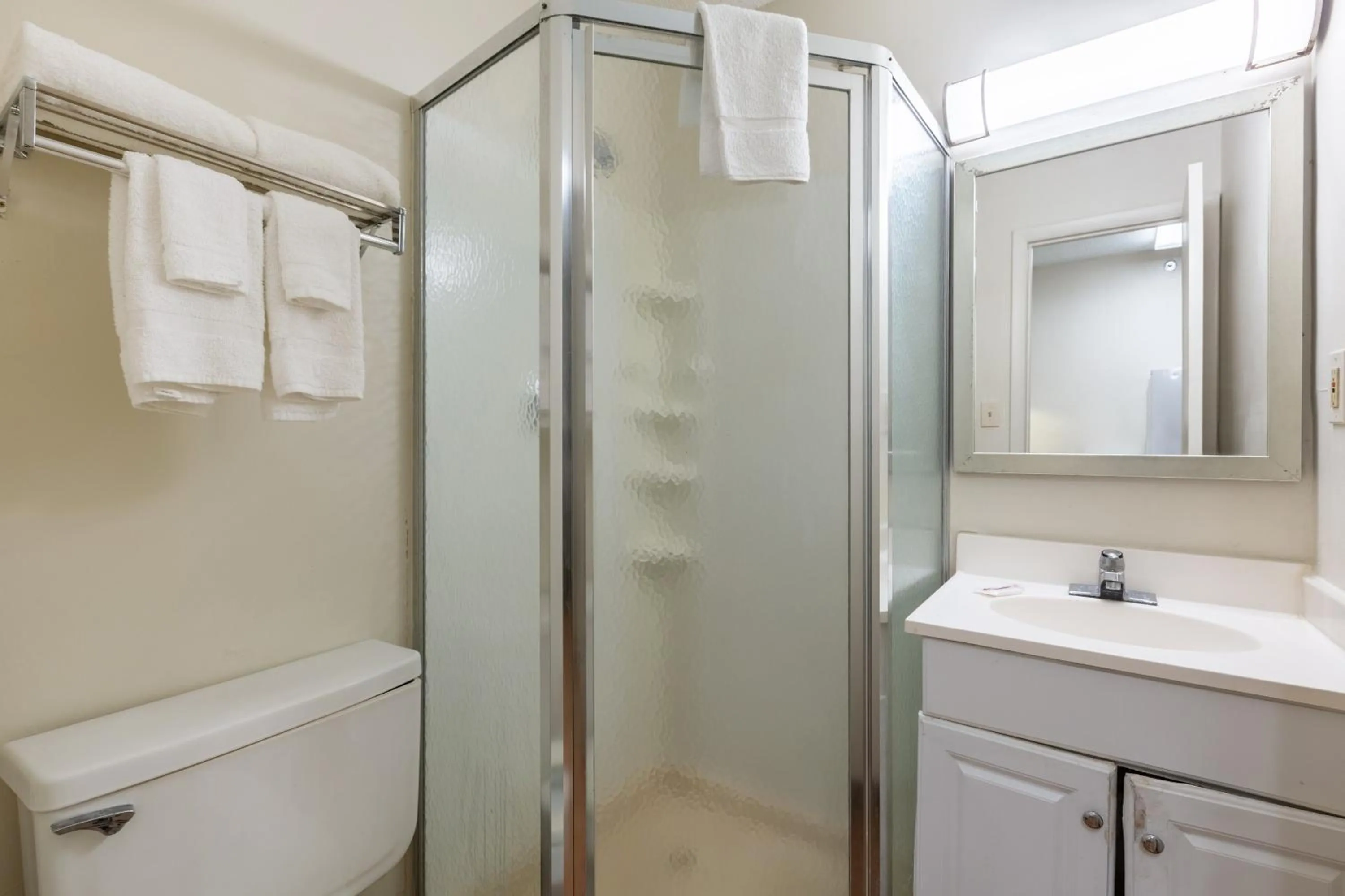 Photo of the whole room in HomeTowne Studios by Red Roof Atlanta NE – Norcross South