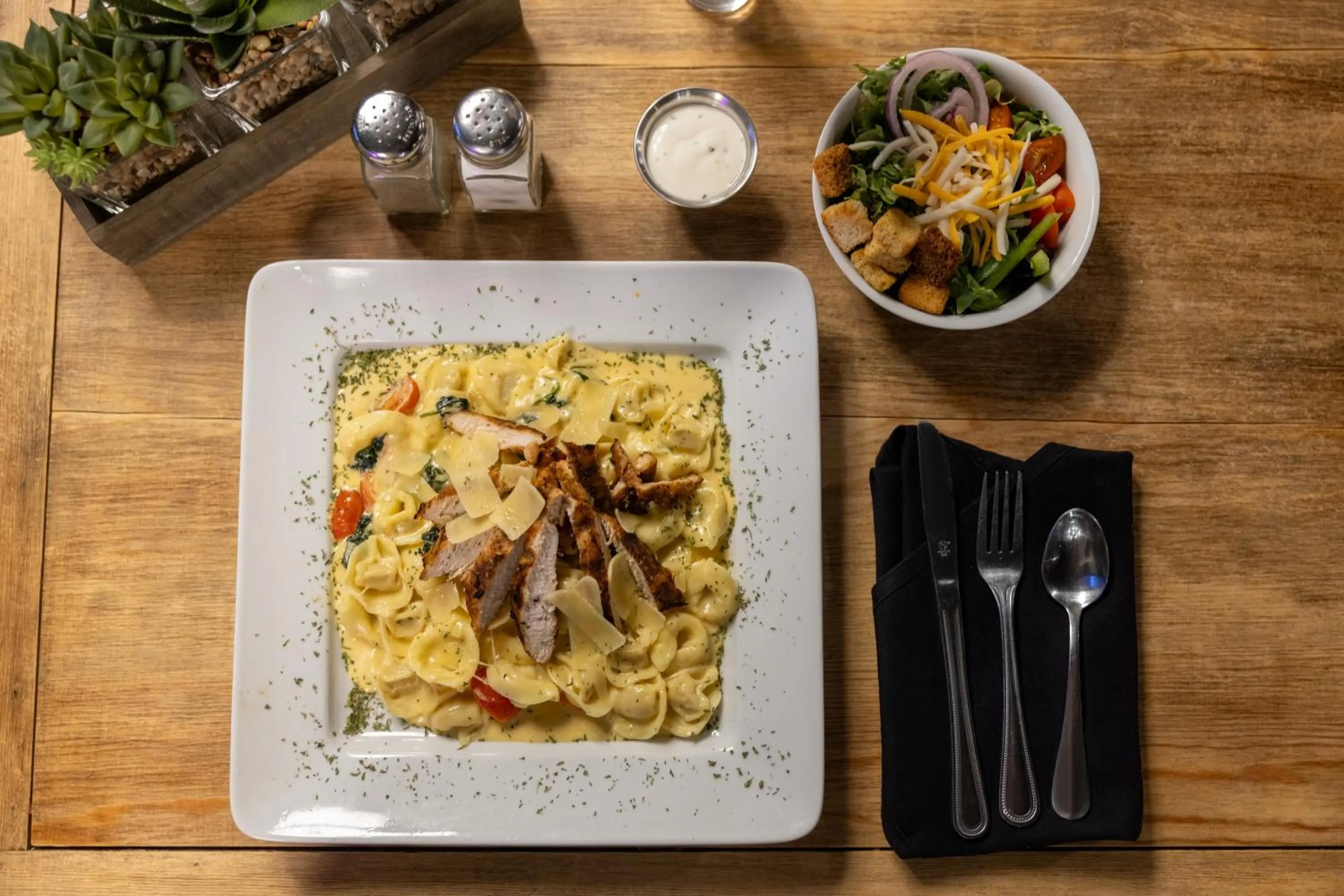 Restaurant/places to eat in Hotel Preston Nashville Airport