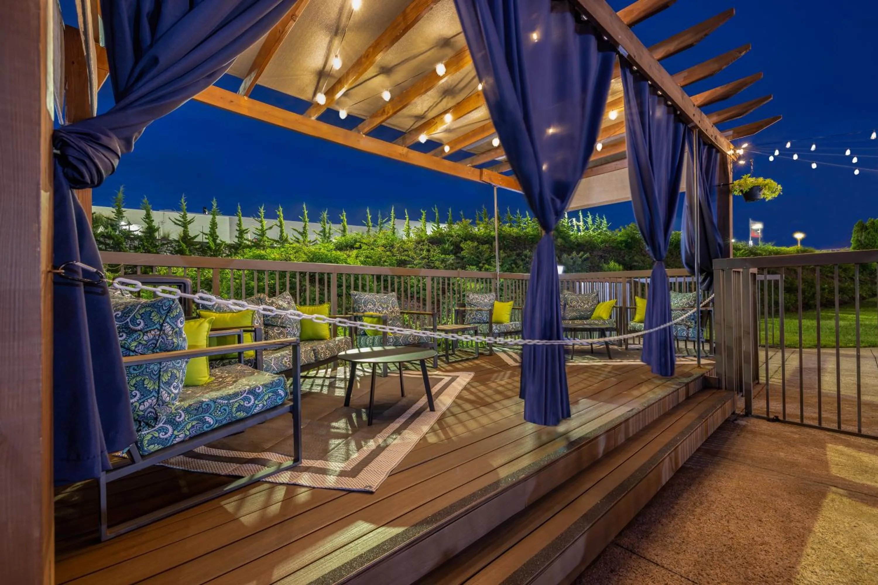 Patio in Hotel Preston Nashville Airport