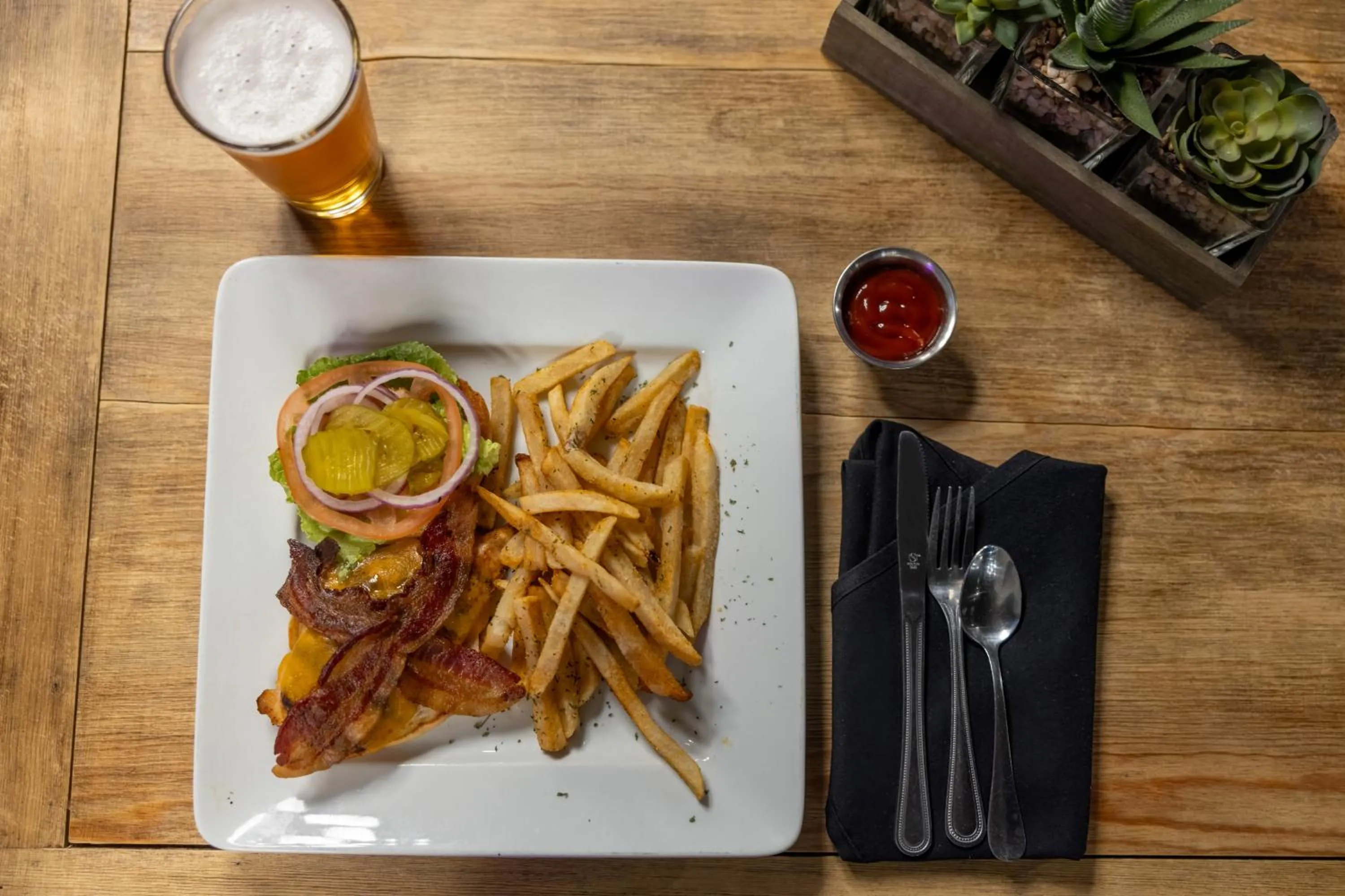 Restaurant/places to eat in Hotel Preston Nashville Airport