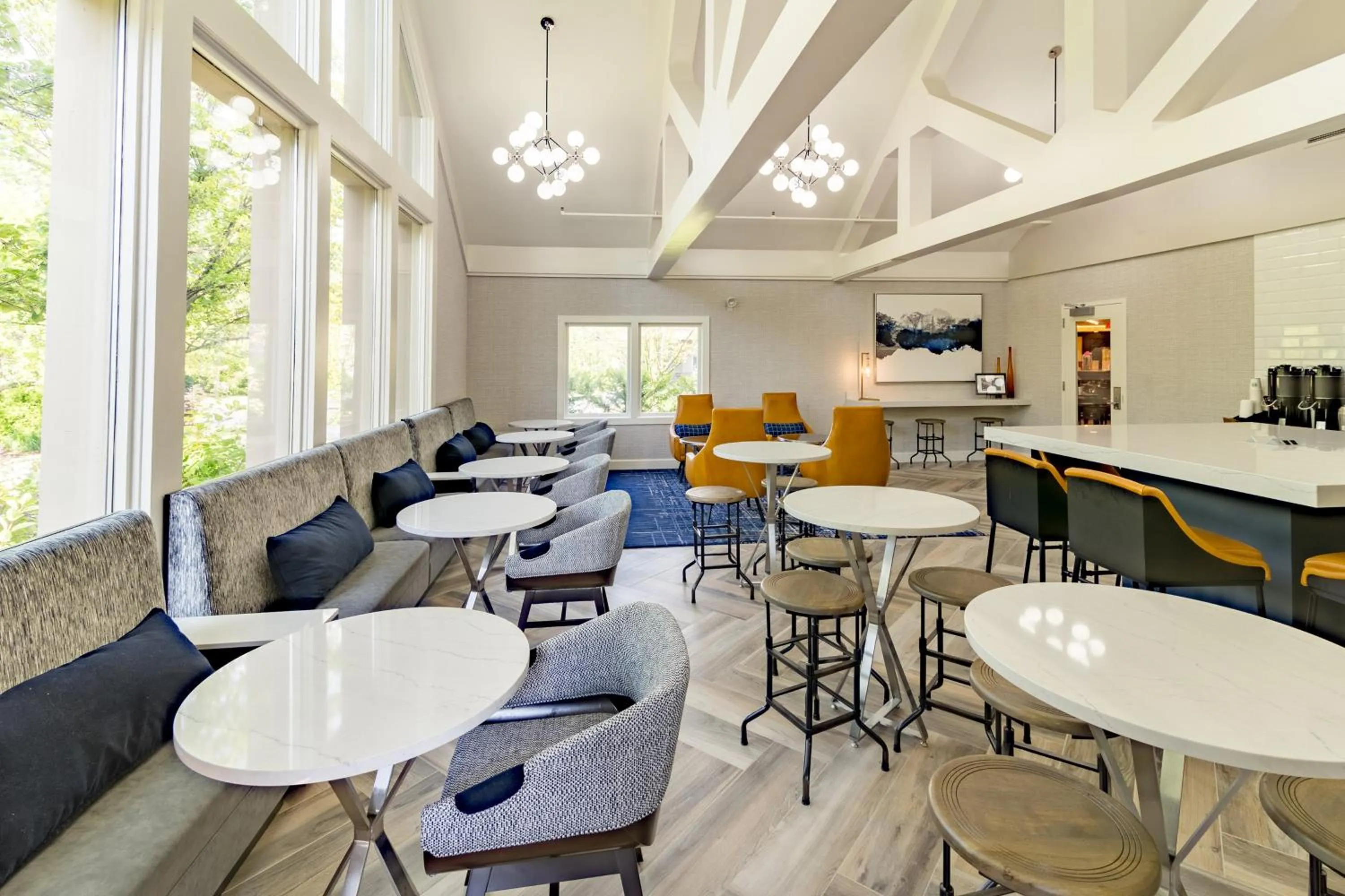 Lounge or bar in Sheraton Ann Arbor Hotel