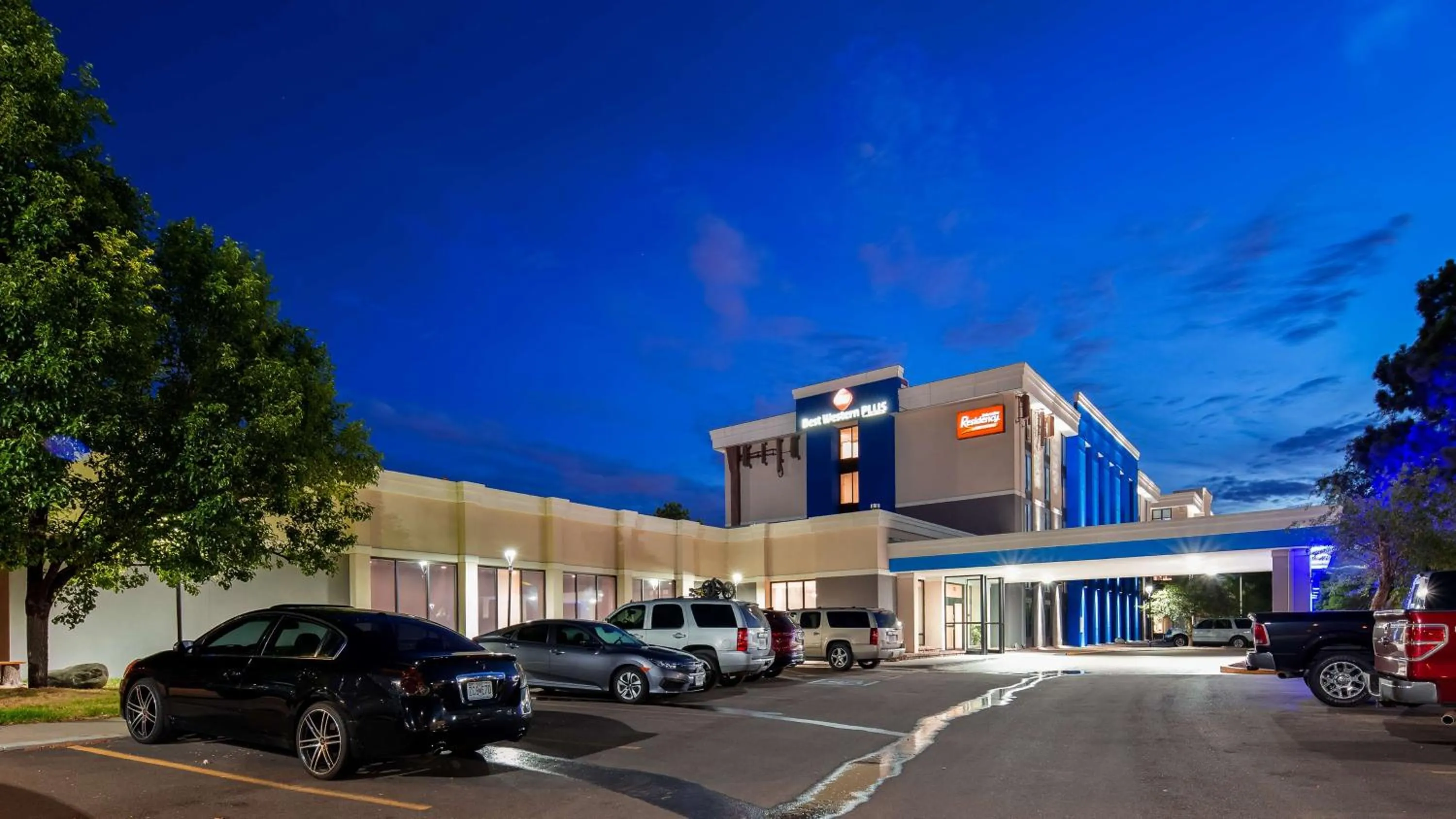 Property Building in Best Western Plus Executive Residency Denver-Central Park Hotel