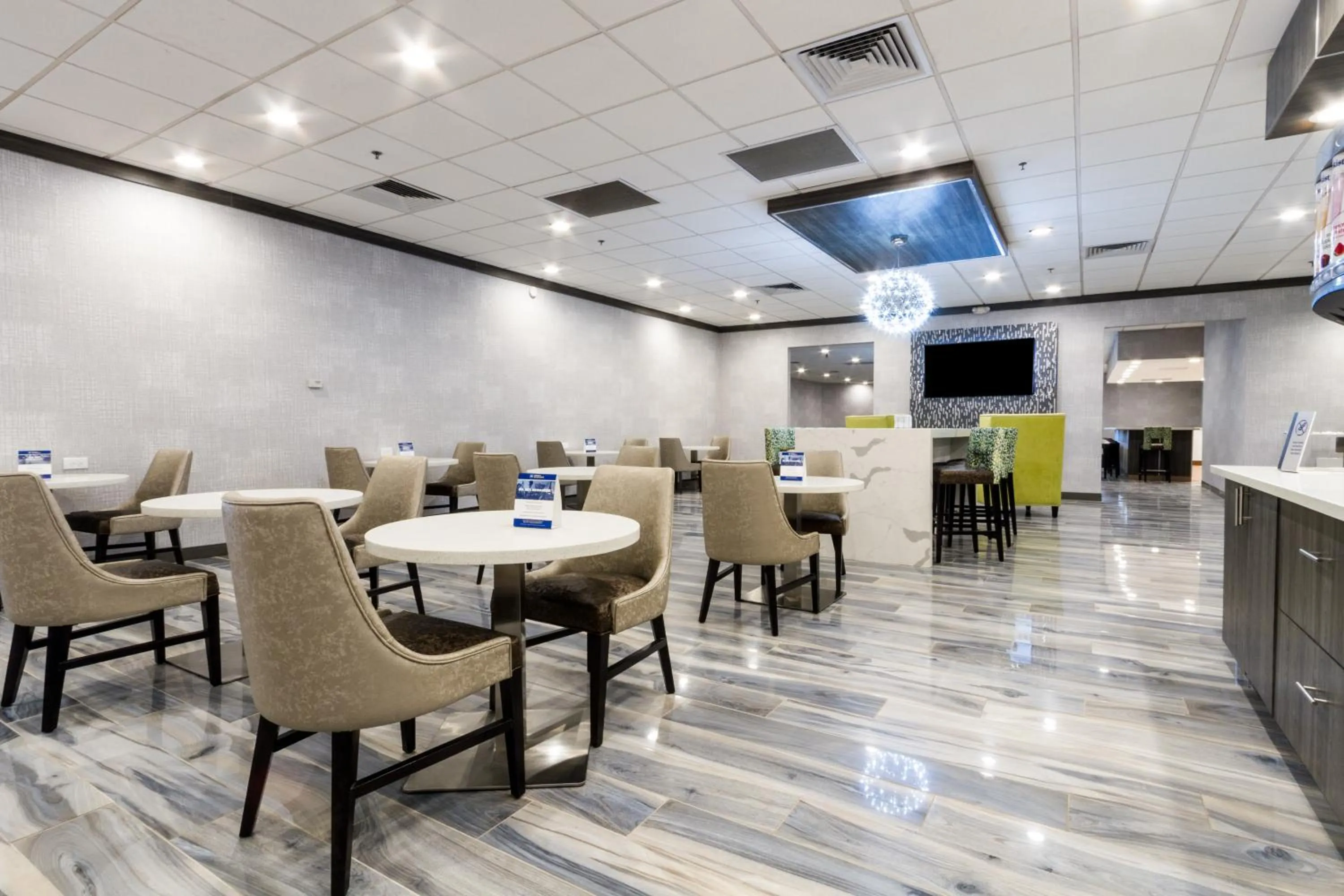 Restaurant/Places to Eat in Best Western Plus Executive Residency Denver-Central Park Hotel