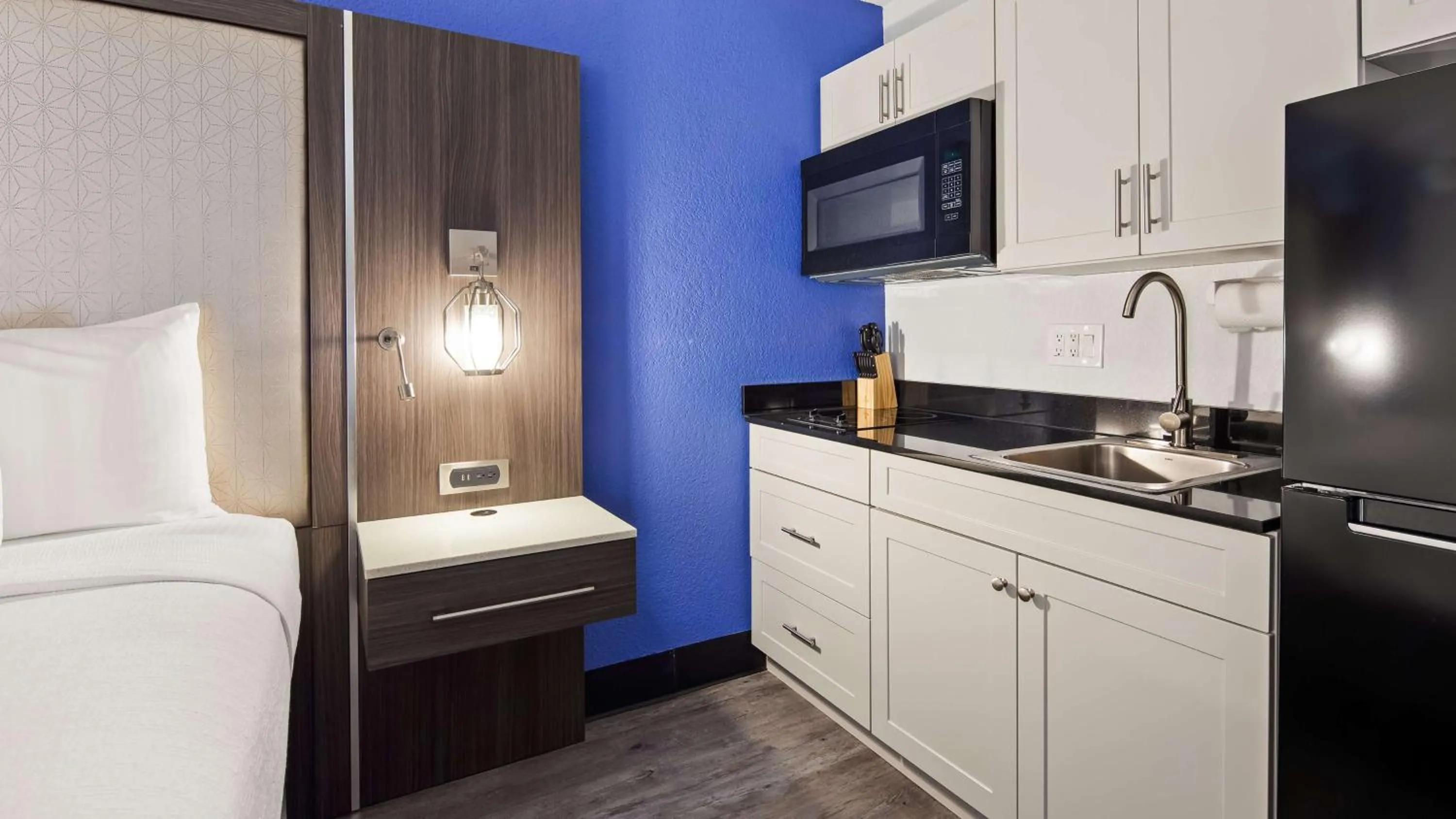 Photo of the whole room, Kitchen/Kitchenette in Best Western Plus Executive Residency Denver-Central Park Hotel