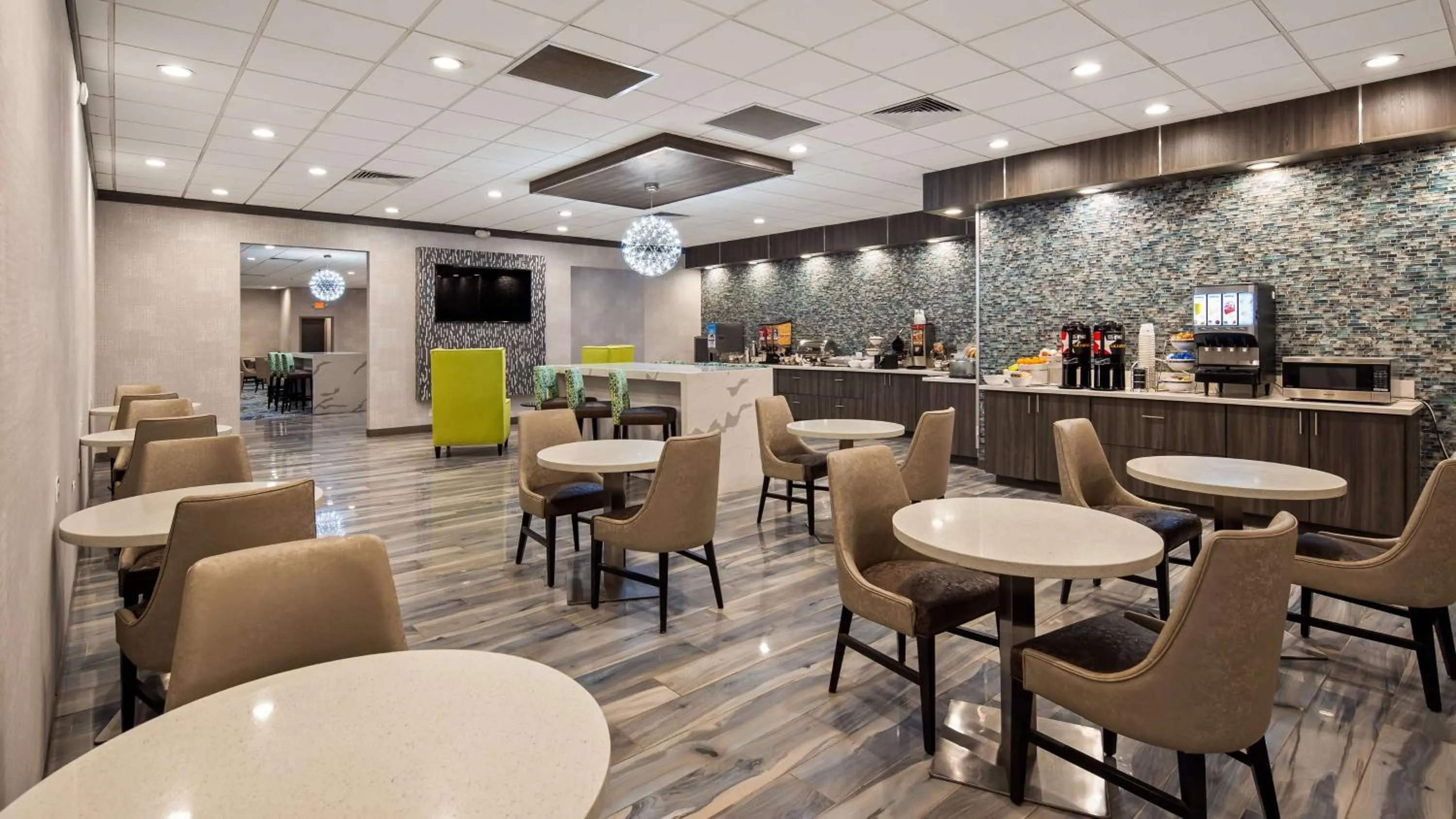 Restaurant/Places to Eat in Best Western Plus Executive Residency Denver-Central Park Hotel