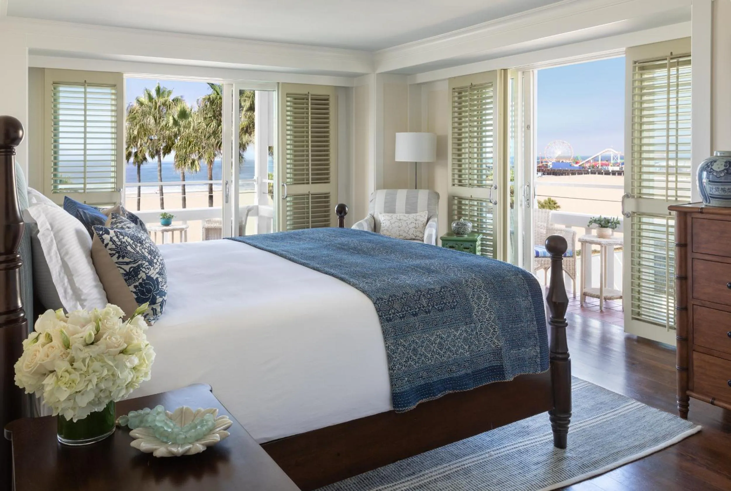 Landmark view, Bed in Shutters On The Beach
