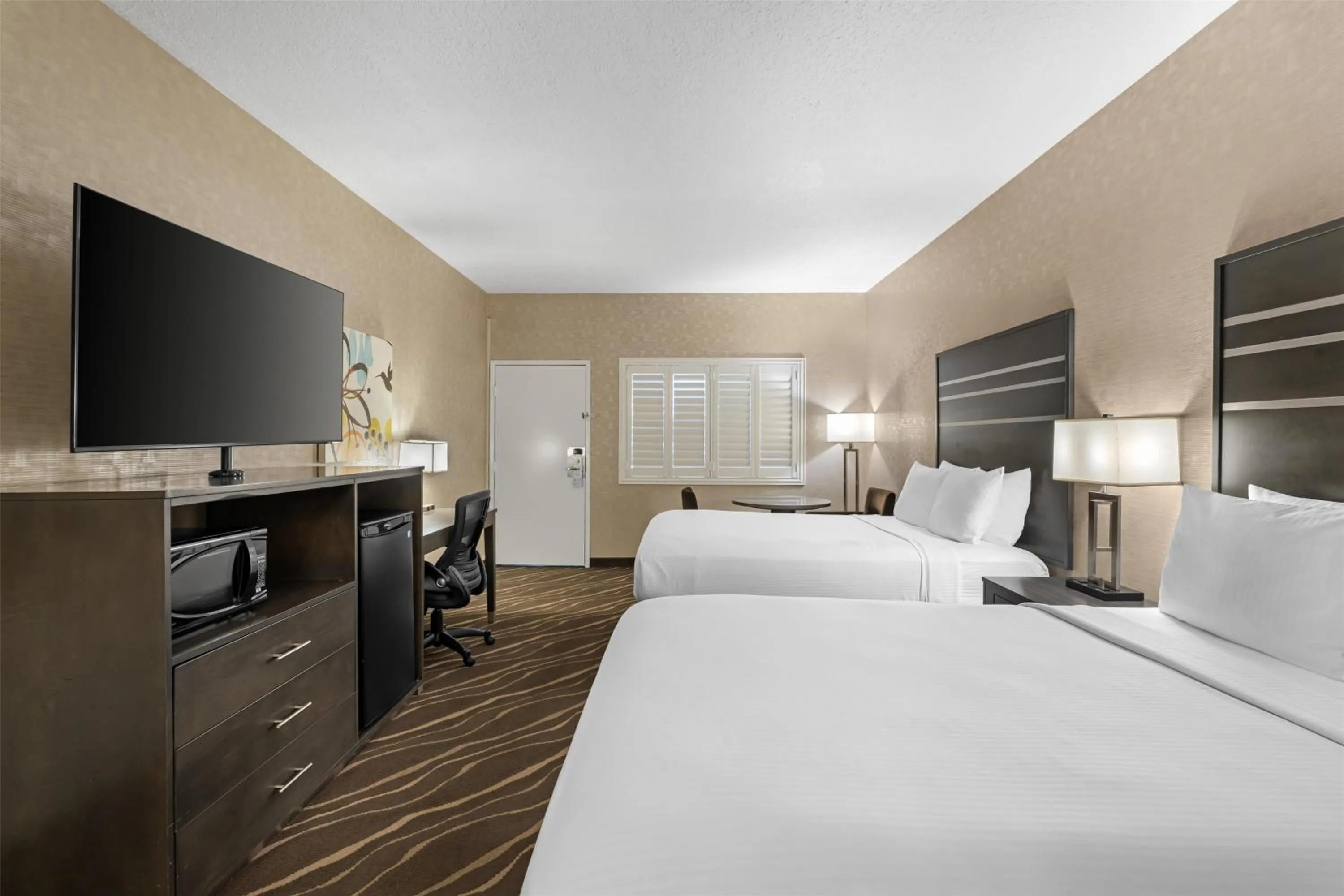 Bedroom, Bed in Best Western Plus Park Place Inn - Mini Suites