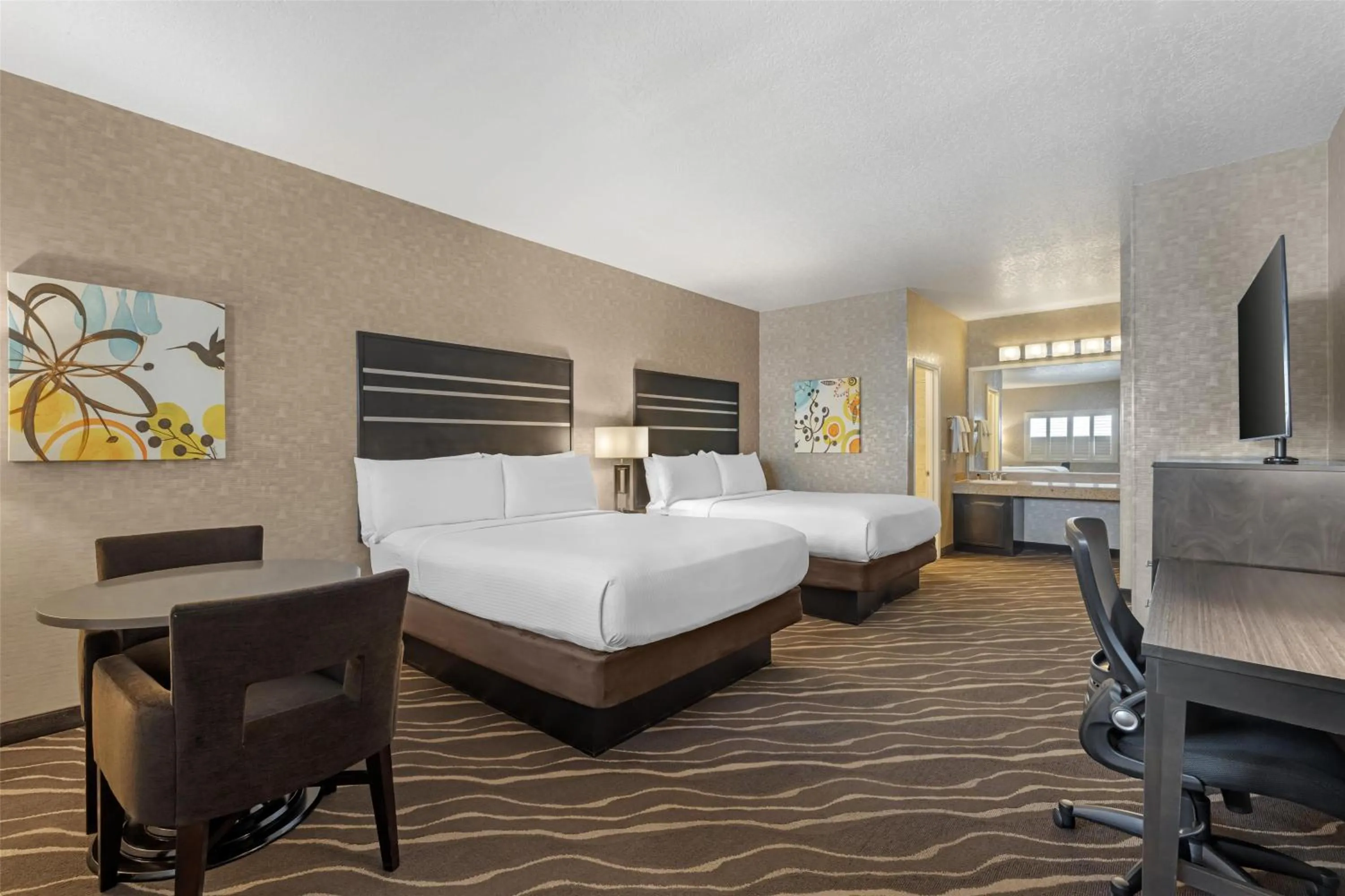 Bedroom, Bed in Best Western Plus Park Place Inn - Mini Suites