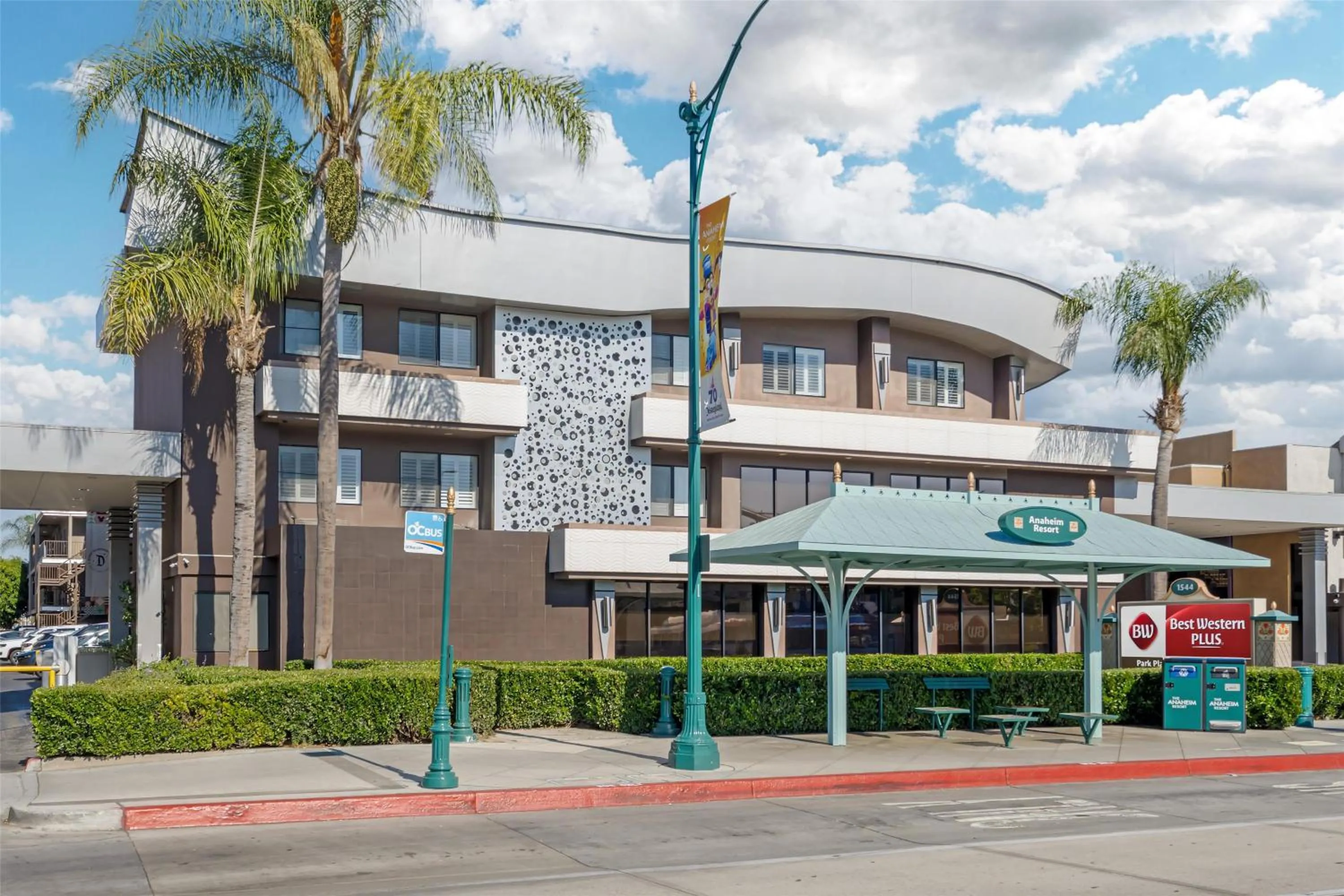 Property building in Best Western Plus Park Place Inn - Mini Suites