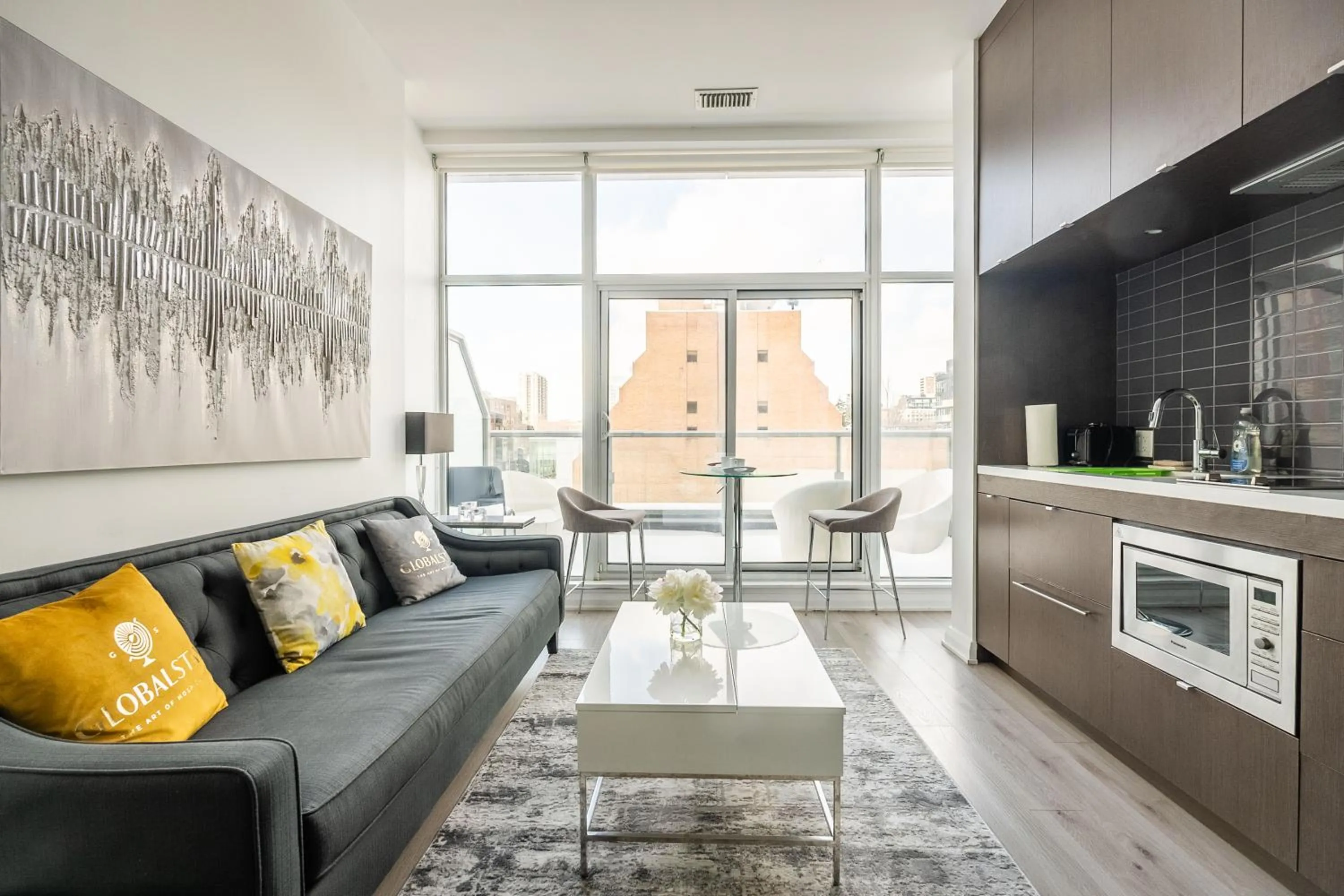 Kitchen or kitchenette in GLOBALSTAY Charming Yorkville Aprt