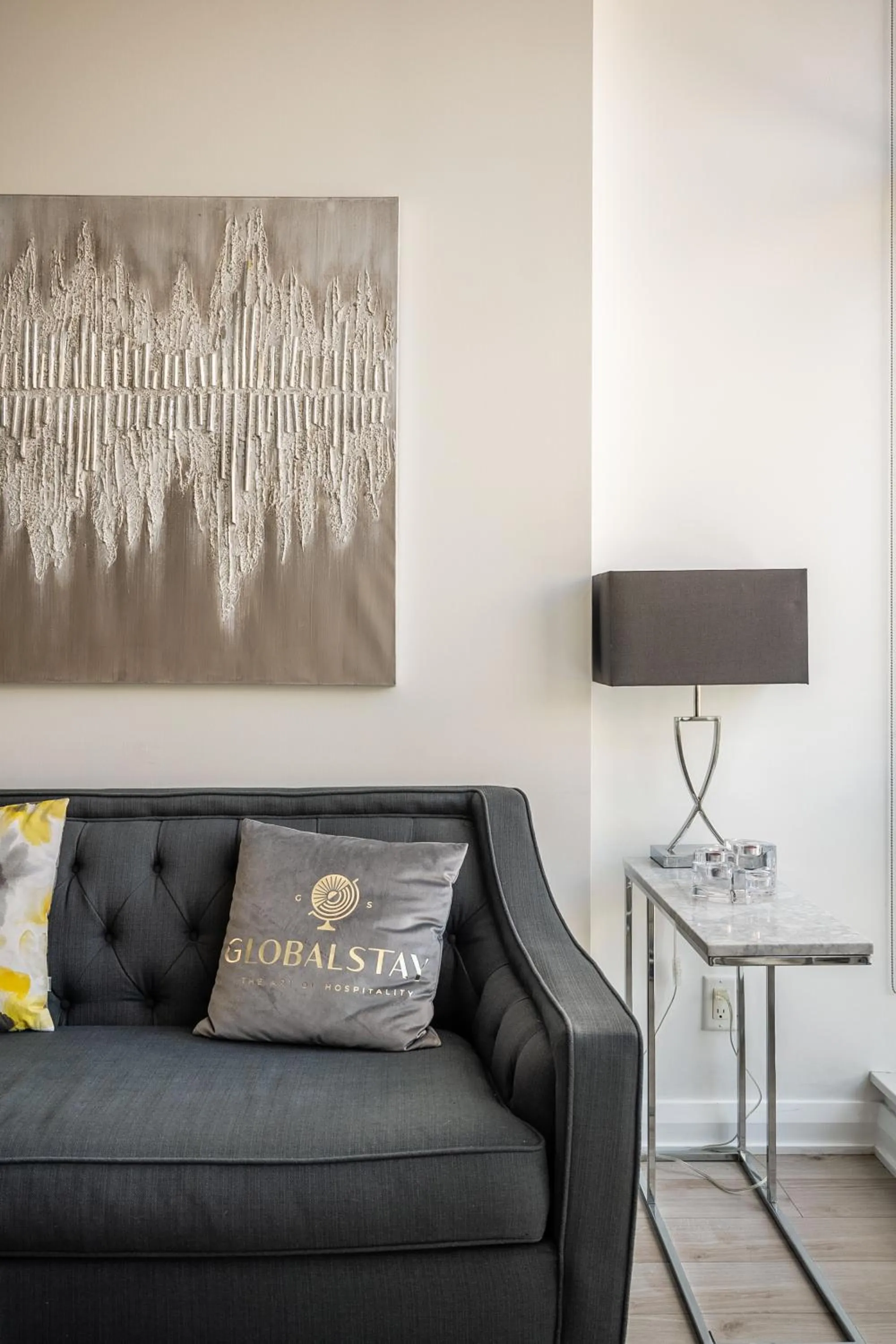 Living room in GLOBALSTAY Charming Yorkville Aprt