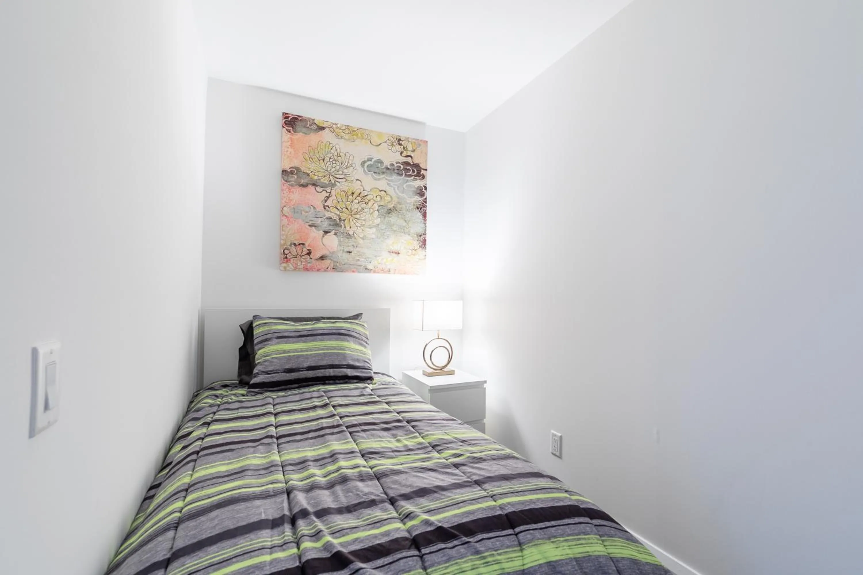 Bed in GLOBALSTAY Charming Yorkville Aprt