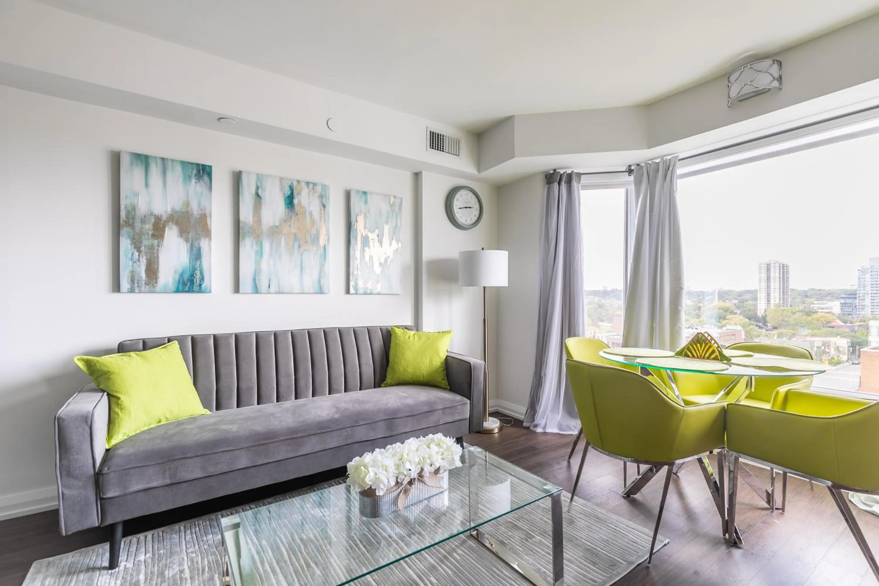 Living room in GLOBALSTAY Charming Yorkville Aprt