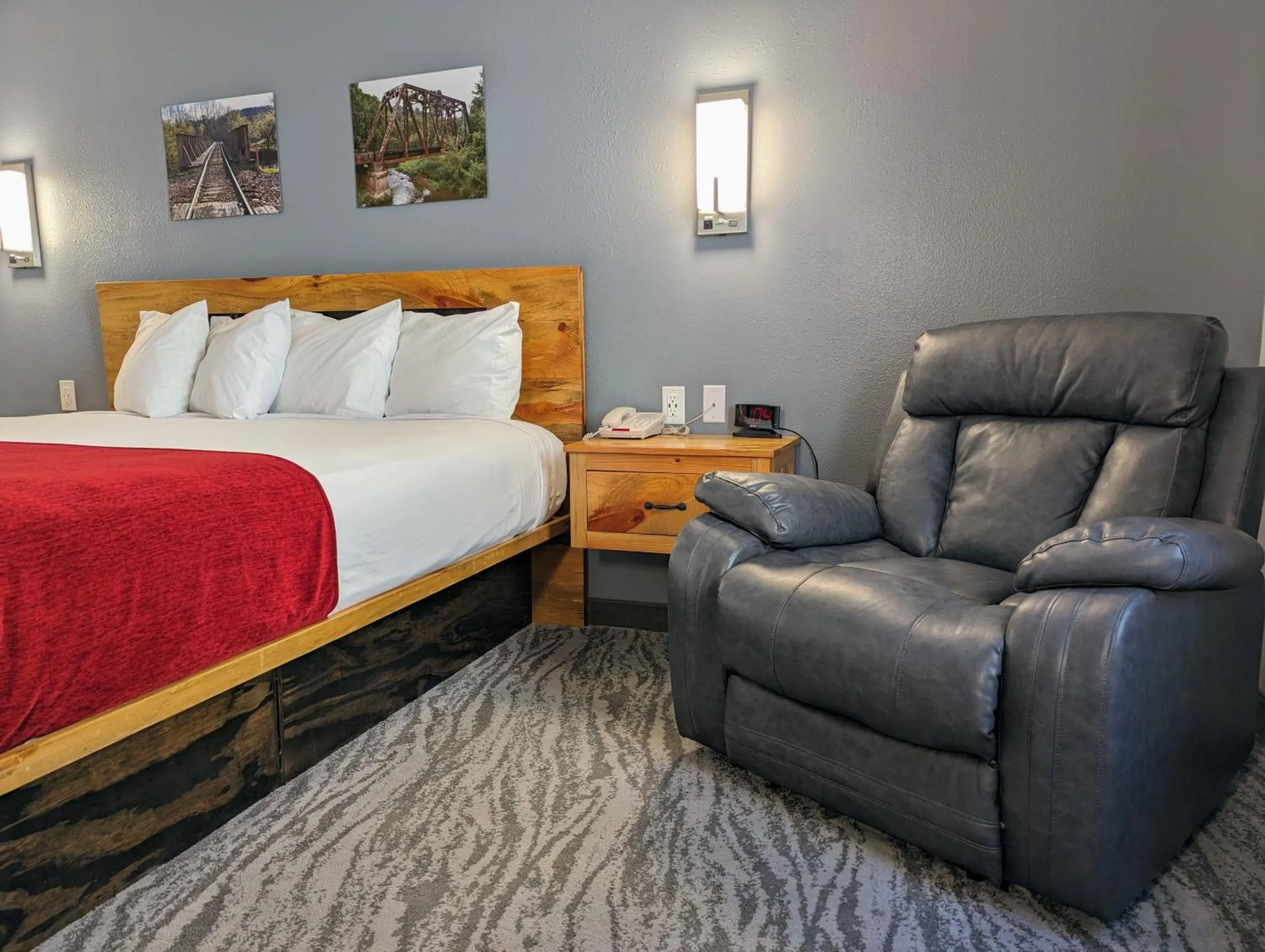 Seating area, Bed in First Gold Gaming Resort