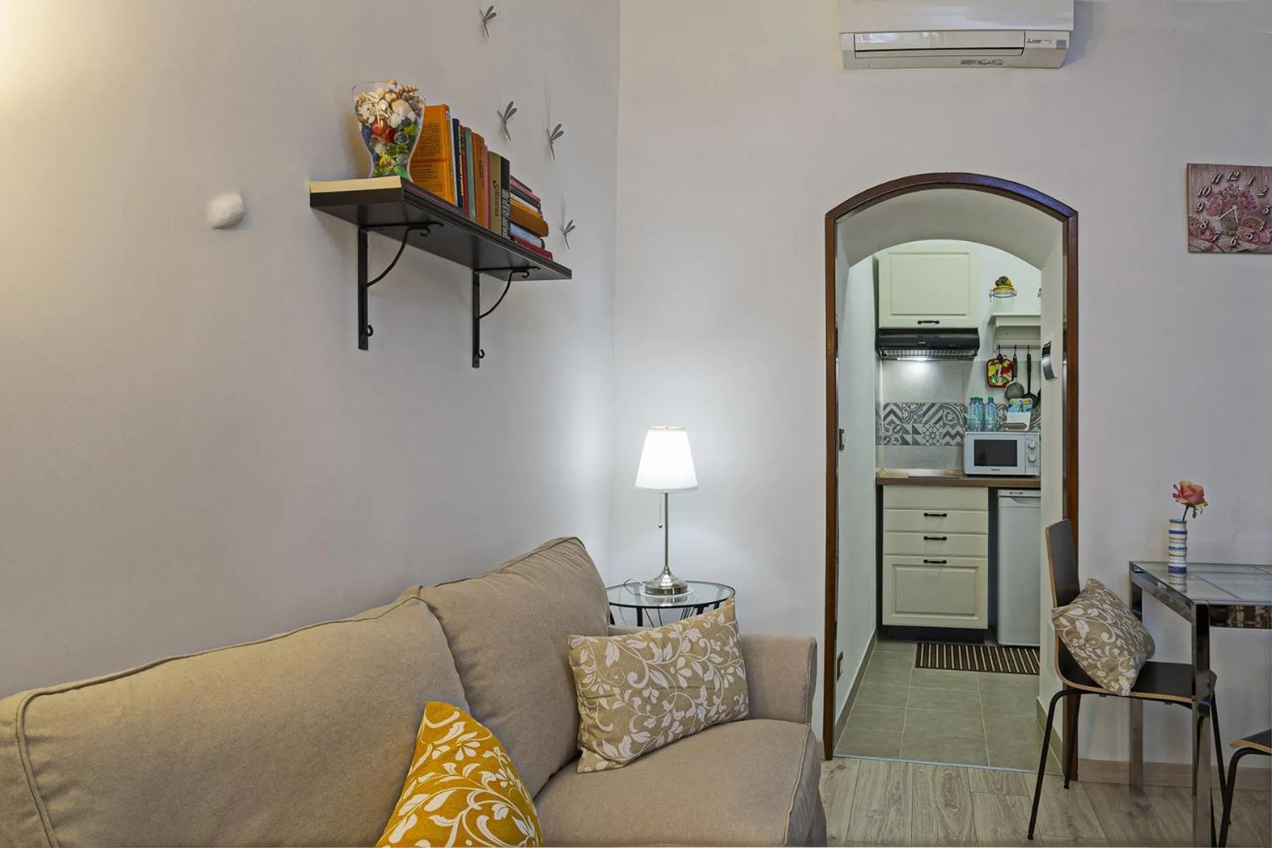 Living room in Casa Rosa al Molo by Wonderful Italy