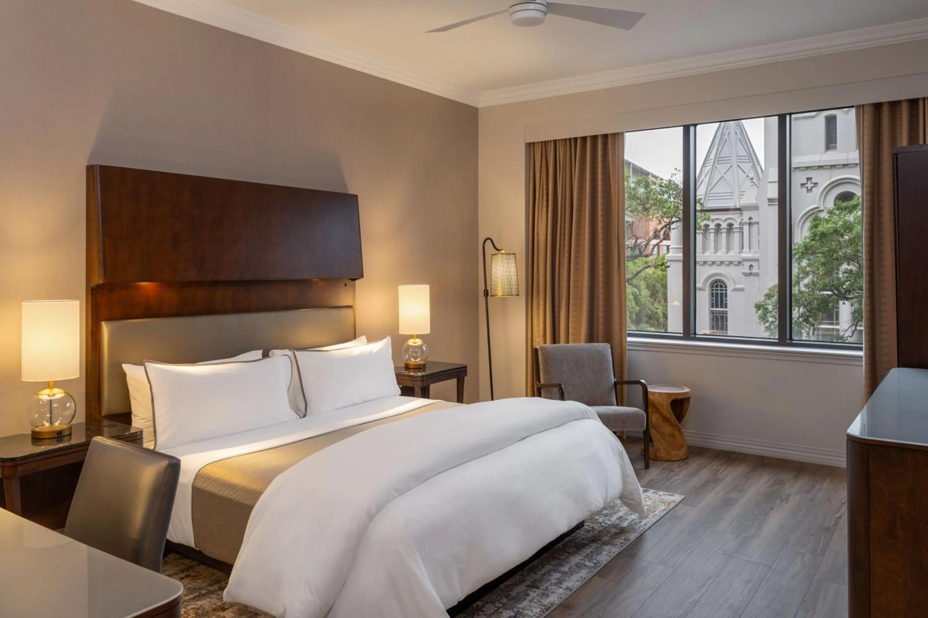 Photo of the whole room, Bed in The Westin Houston Downtown