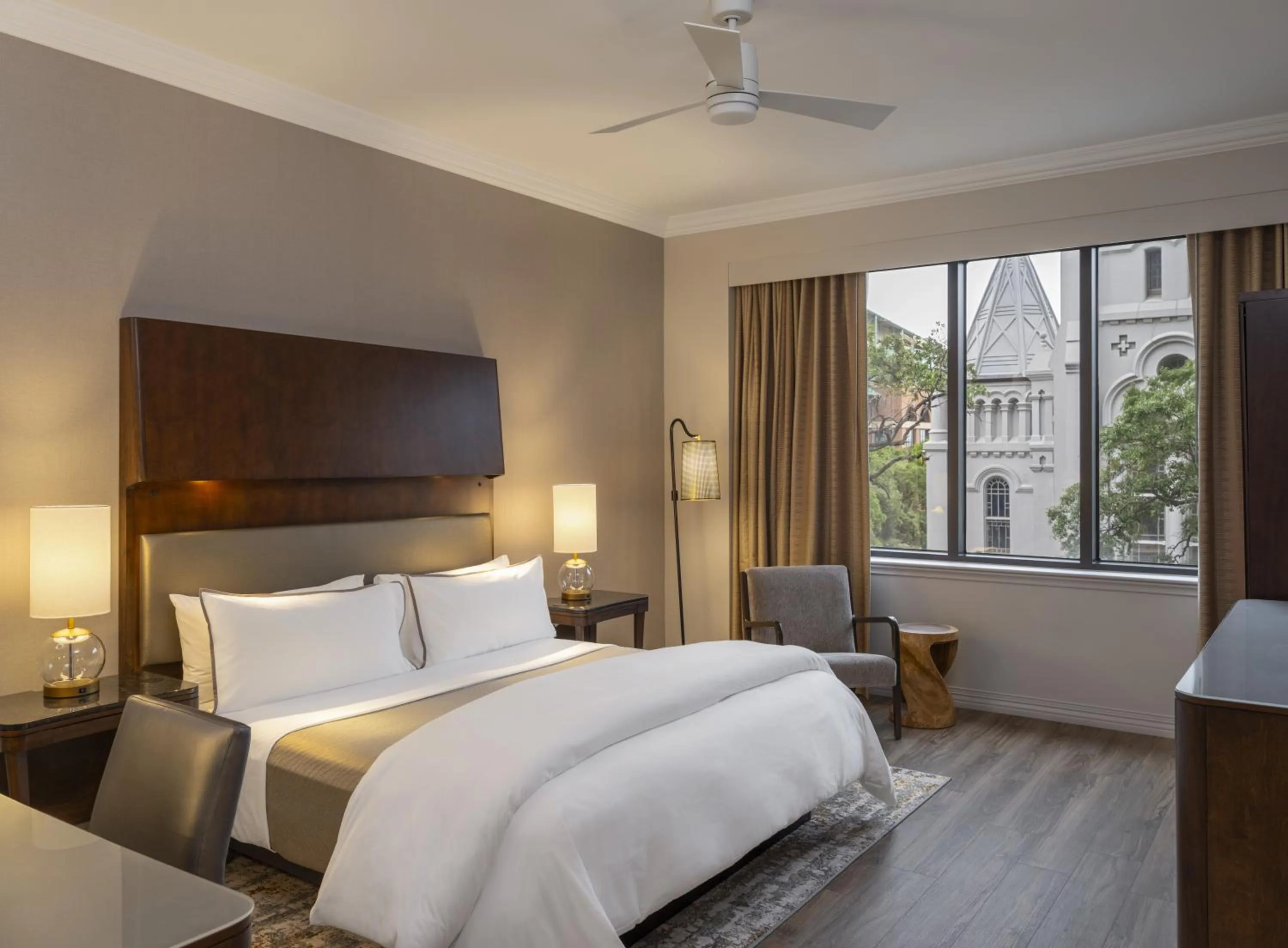 View (from property/room), Bed in The Westin Houston Downtown