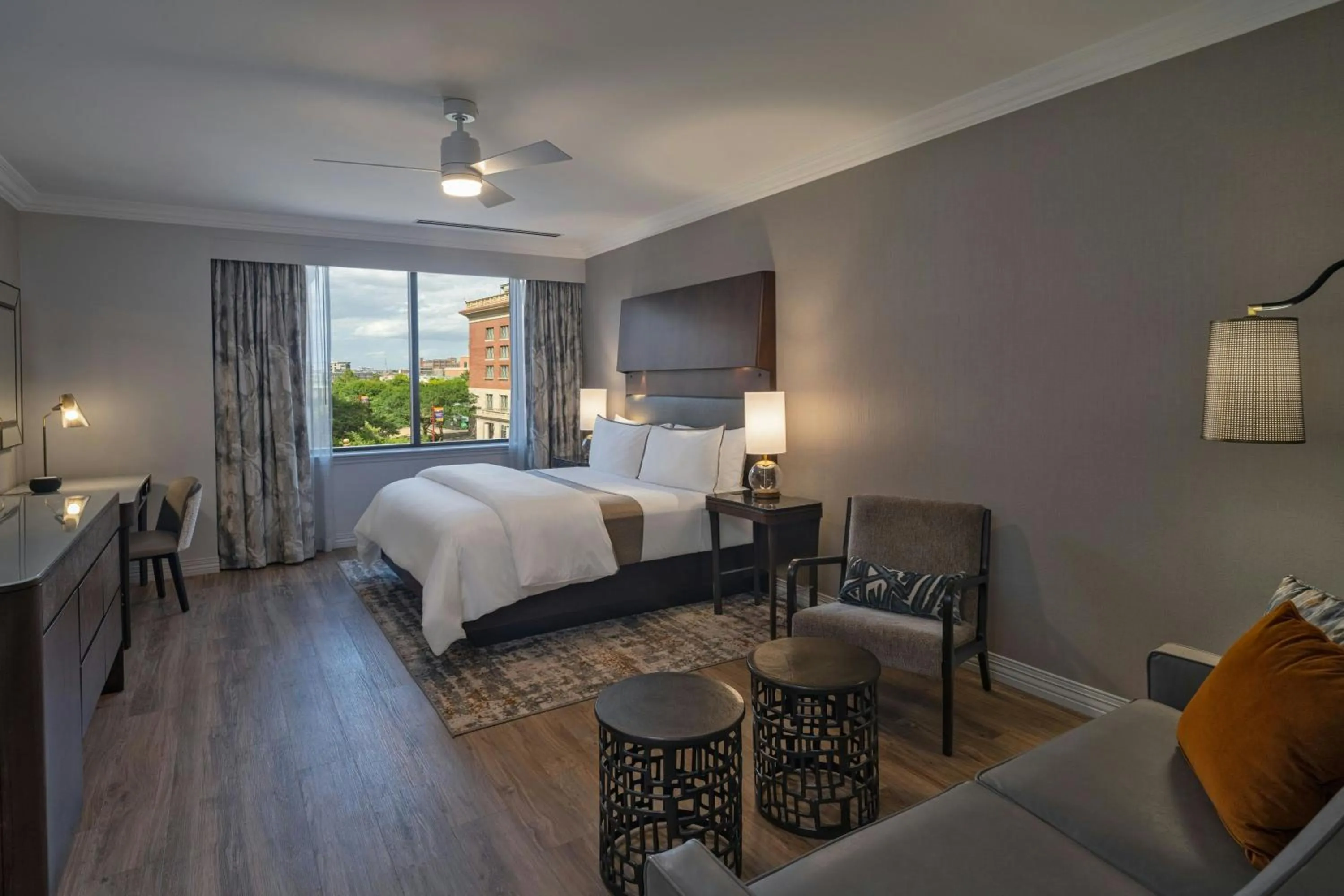 Photo of the whole room, Bed in The Westin Houston Downtown