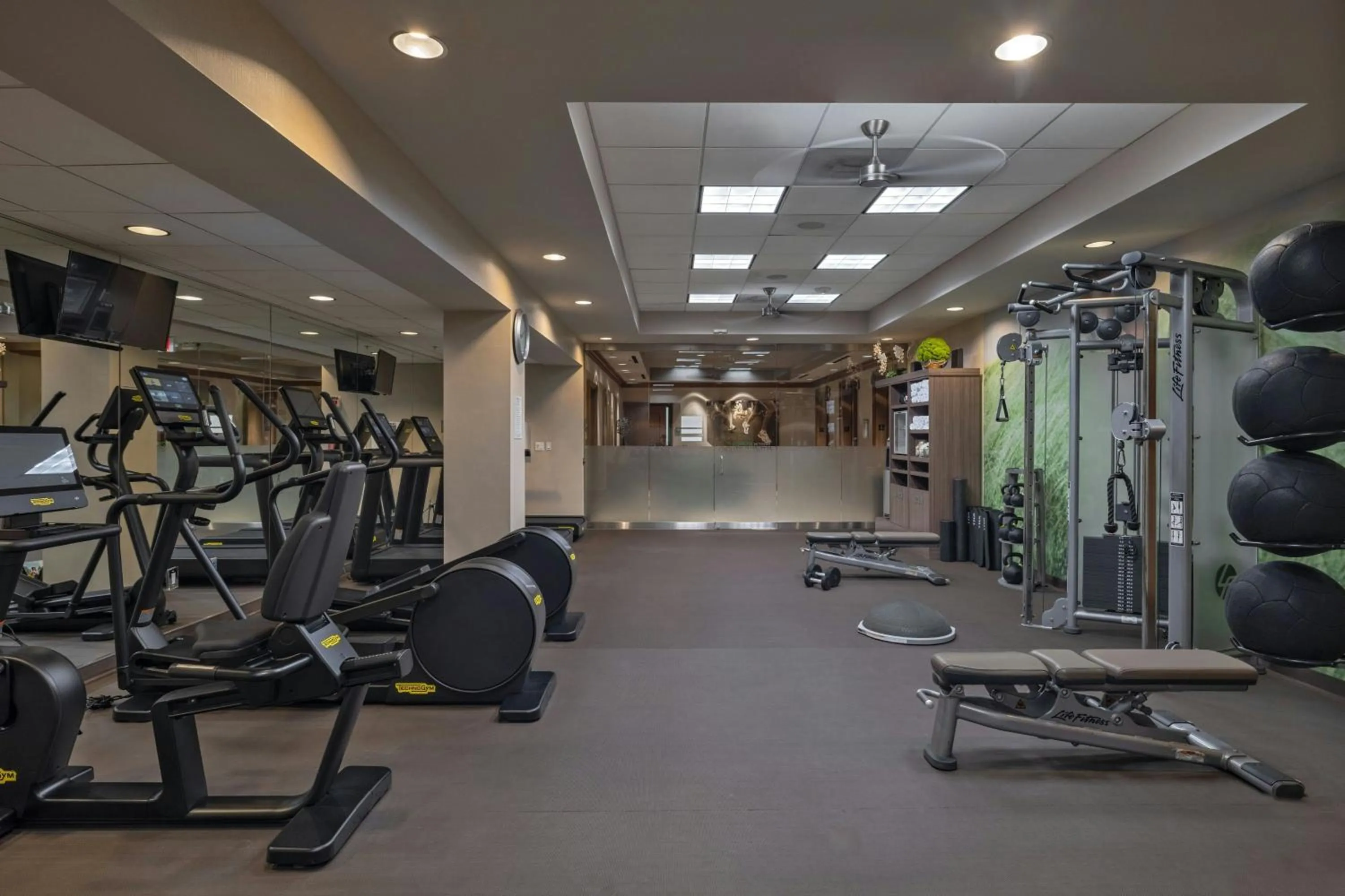 Fitness centre/facilities in The Westin Houston Downtown