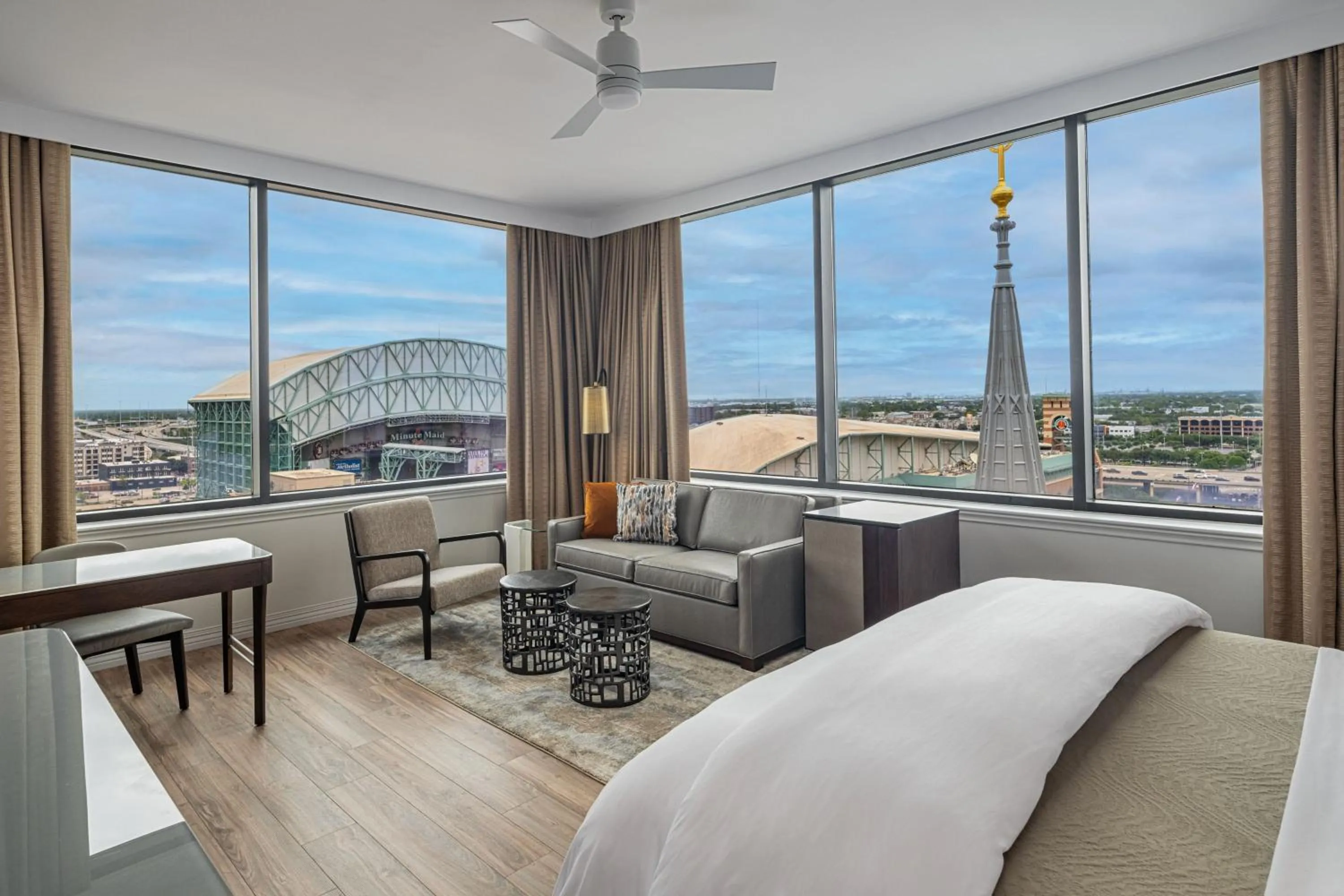 Photo of the whole room in The Westin Houston Downtown