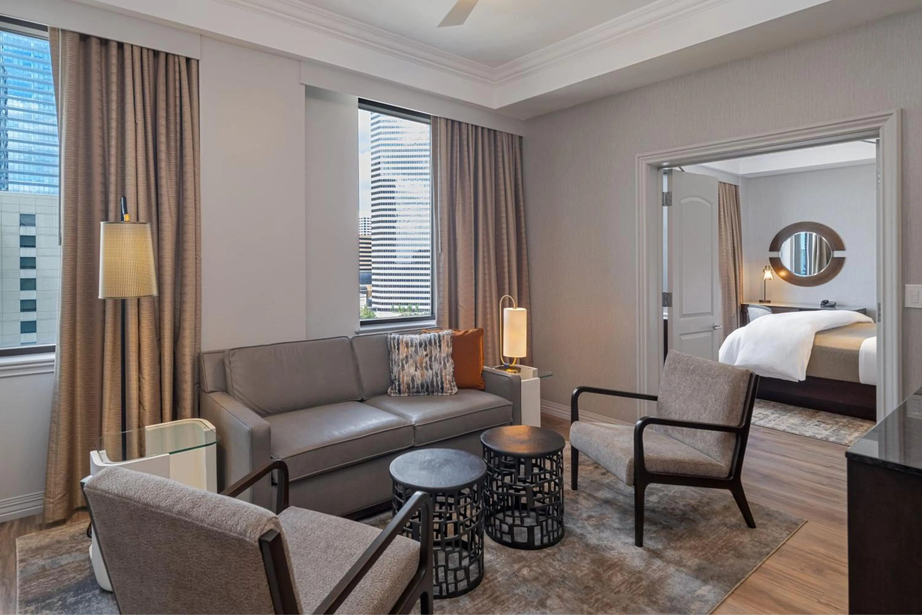Living room, Bed in The Westin Houston Downtown