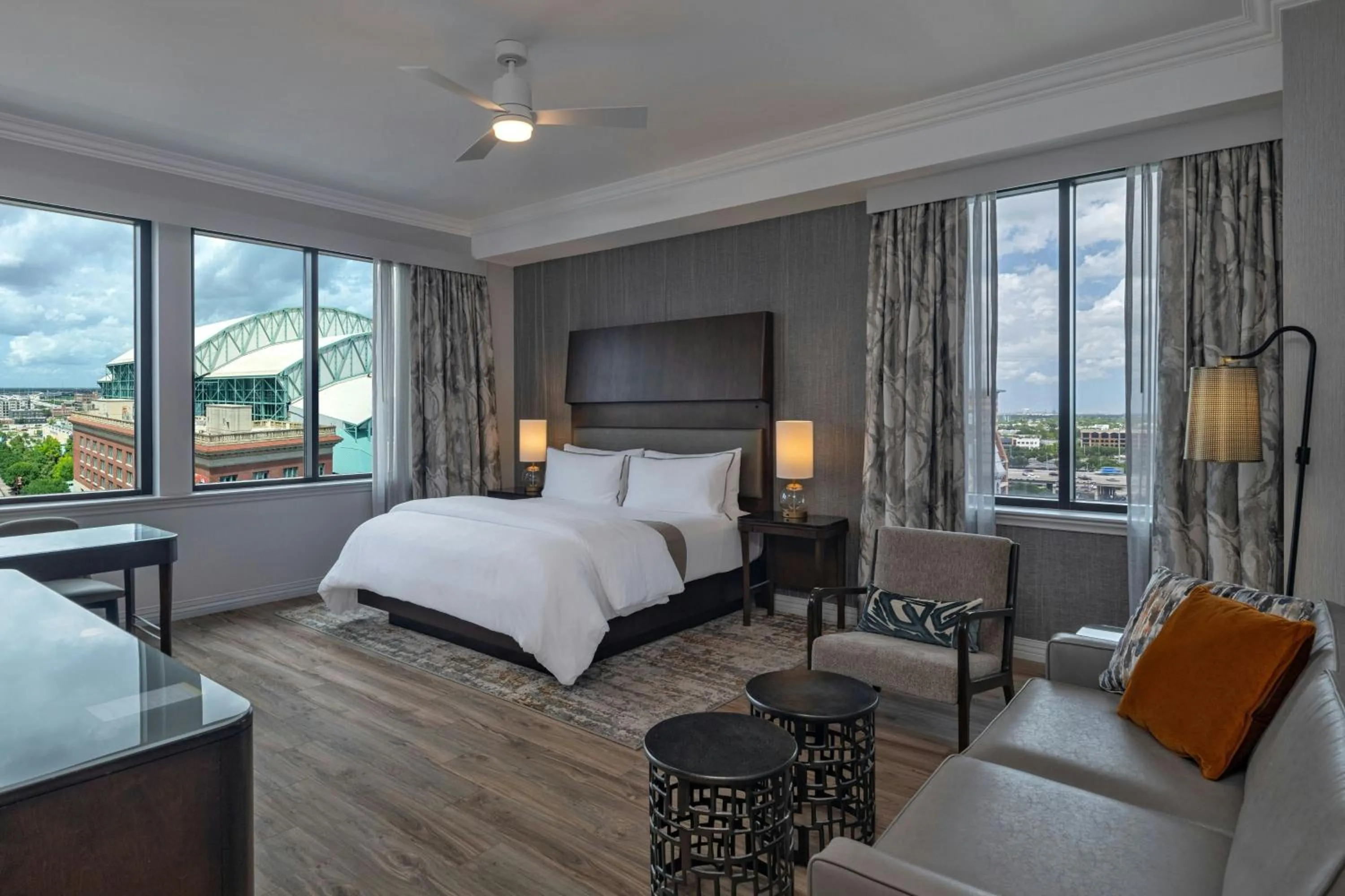 Photo of the whole room, Bed in The Westin Houston Downtown