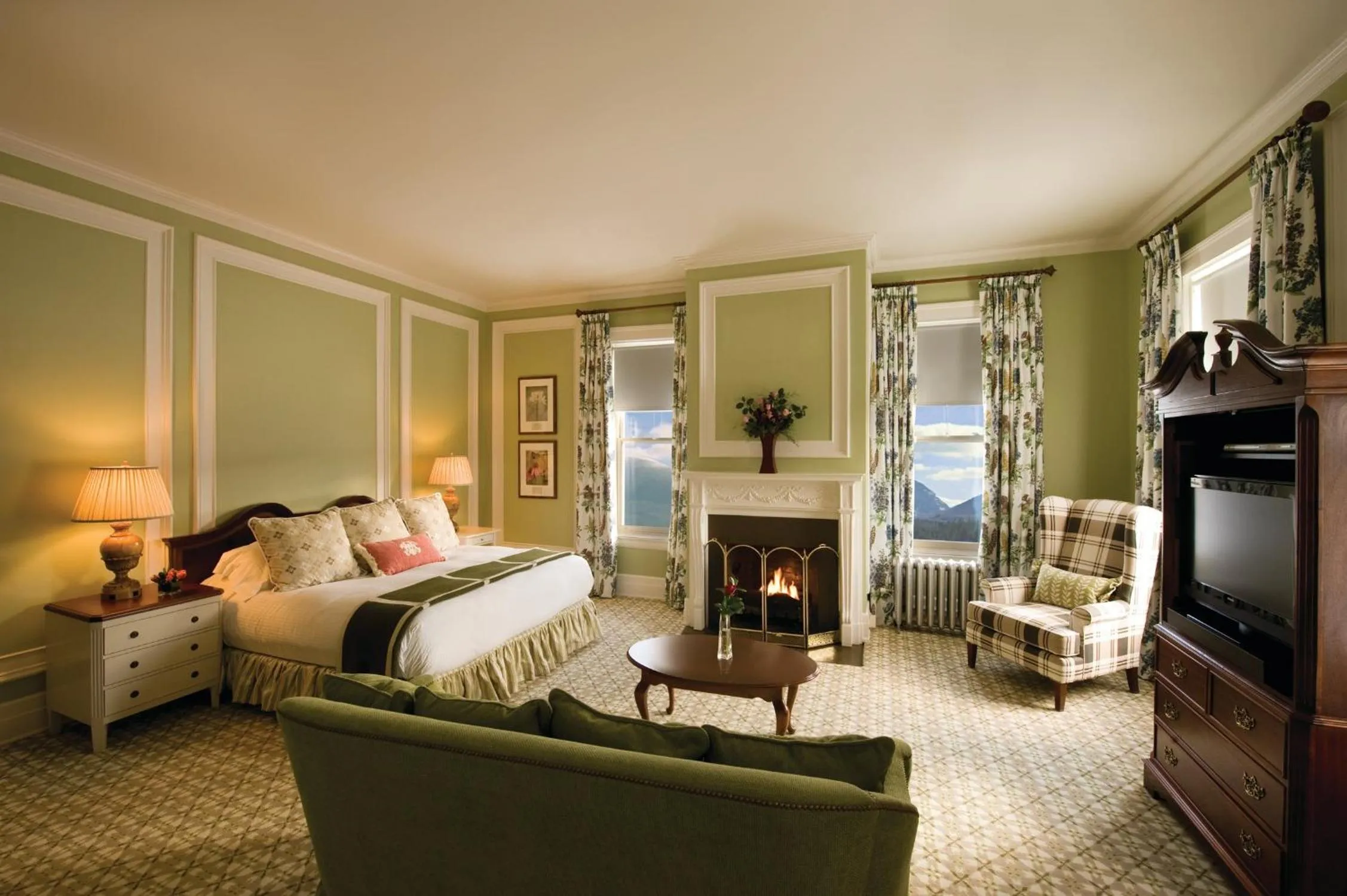 Photo of the whole room, Bed in Omni Mount Washington Resort & Spa