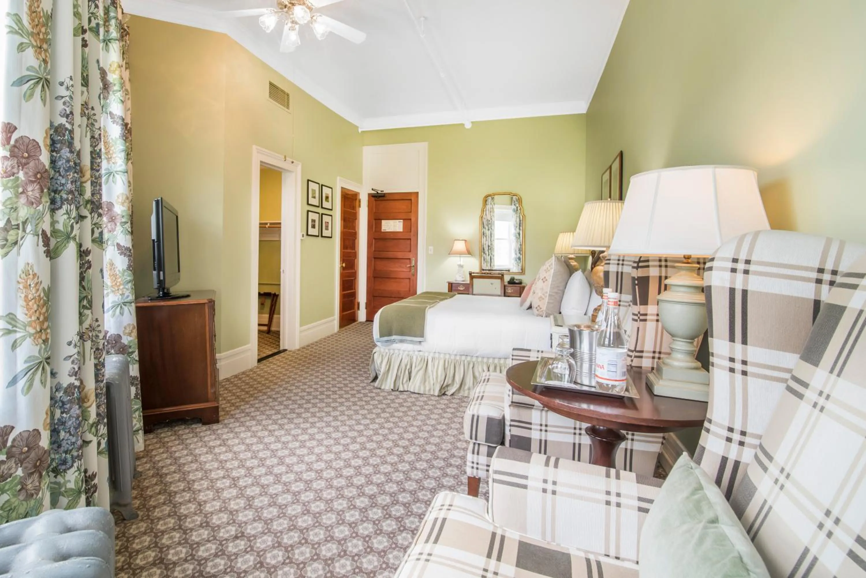 Bed in Omni Mount Washington Resort & Spa