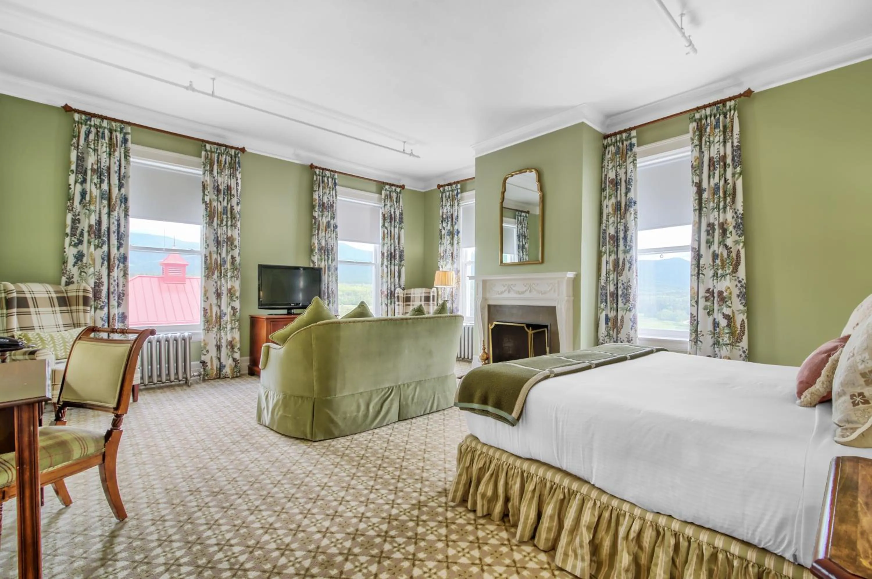 Bed in Omni Mount Washington Resort & Spa