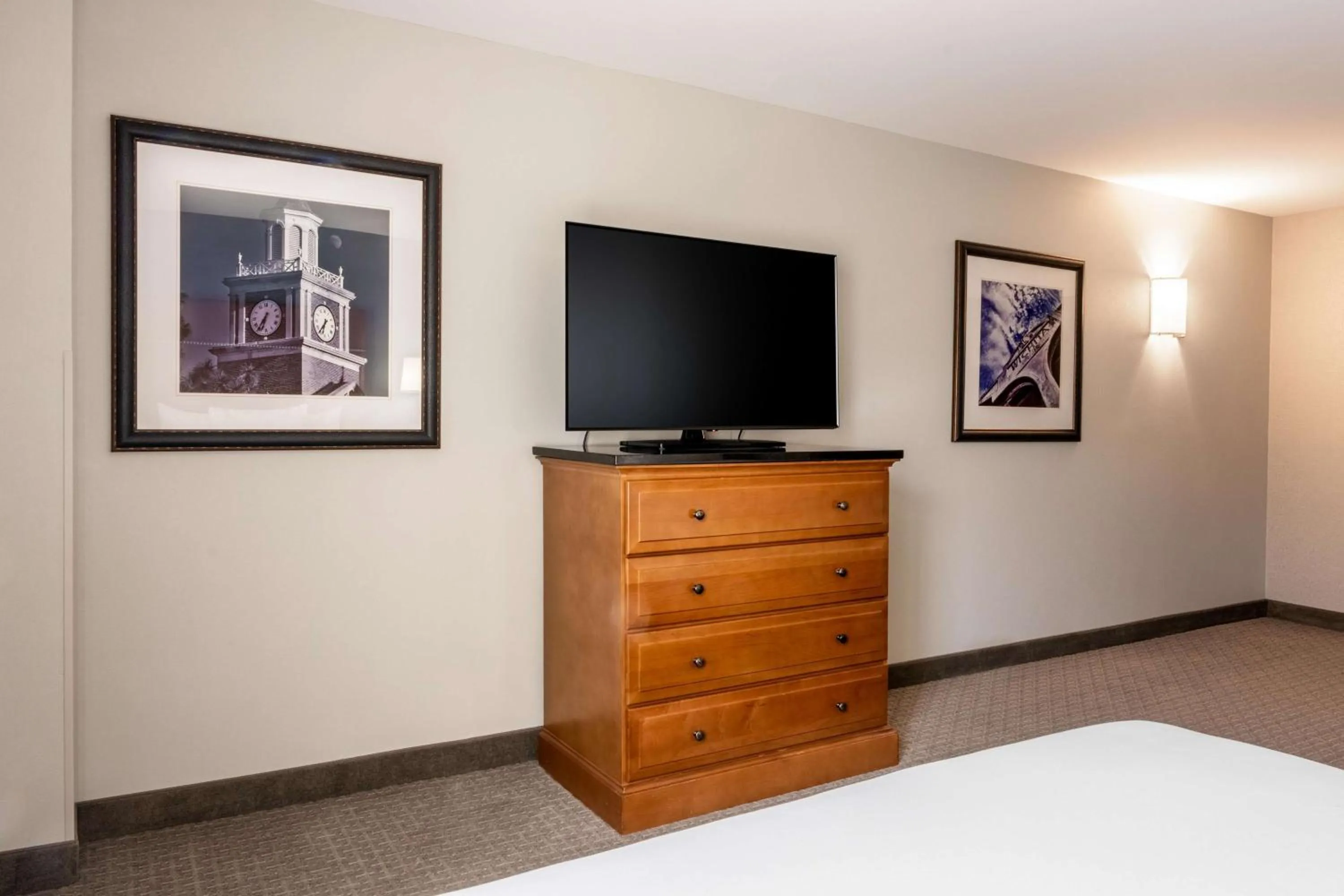 Bedroom, Bed in Drury Plaza Hotel Broadview Wichita