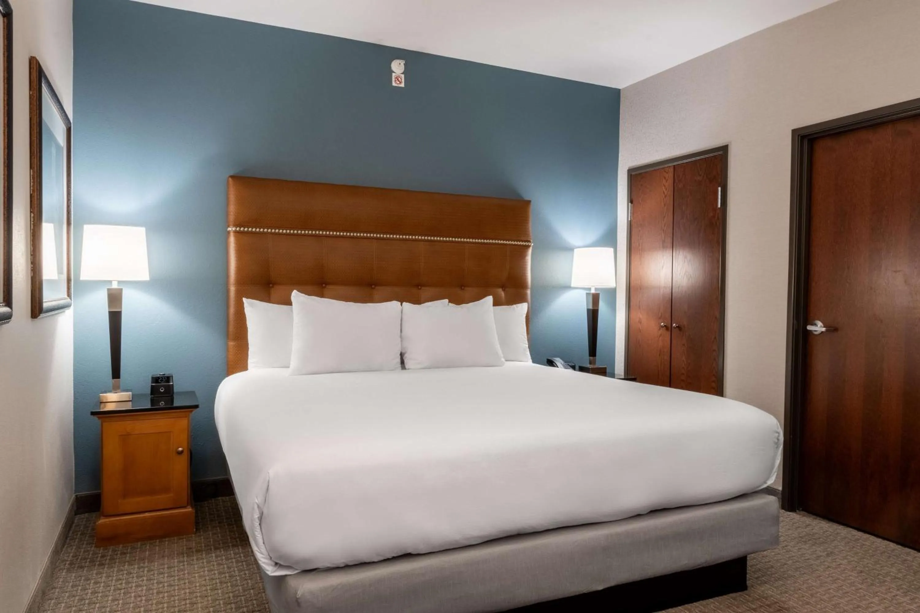Bedroom, Bed in Drury Plaza Hotel Broadview Wichita