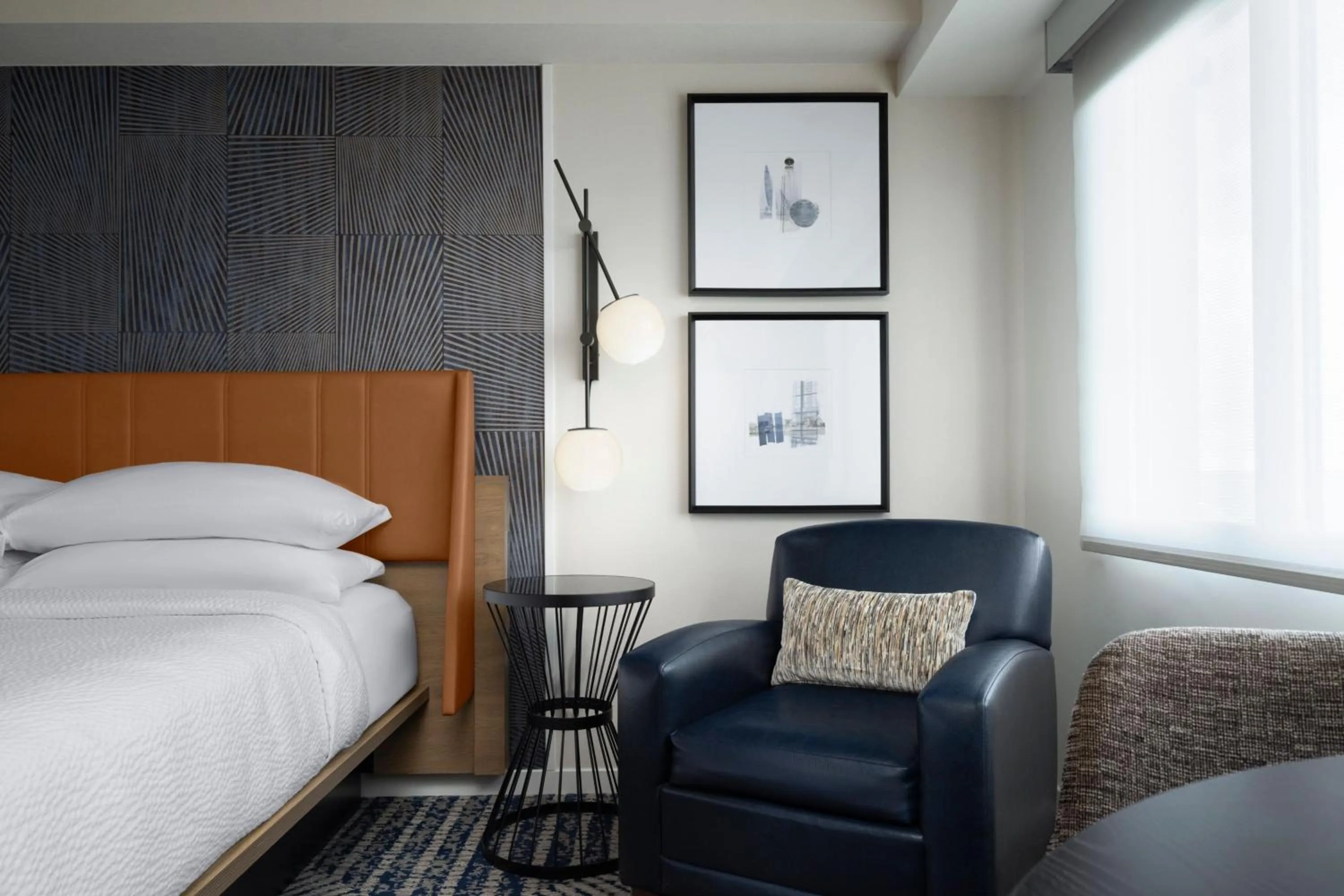 Photo of the whole room, Bed in Sheraton Erie Bayfront Hotel