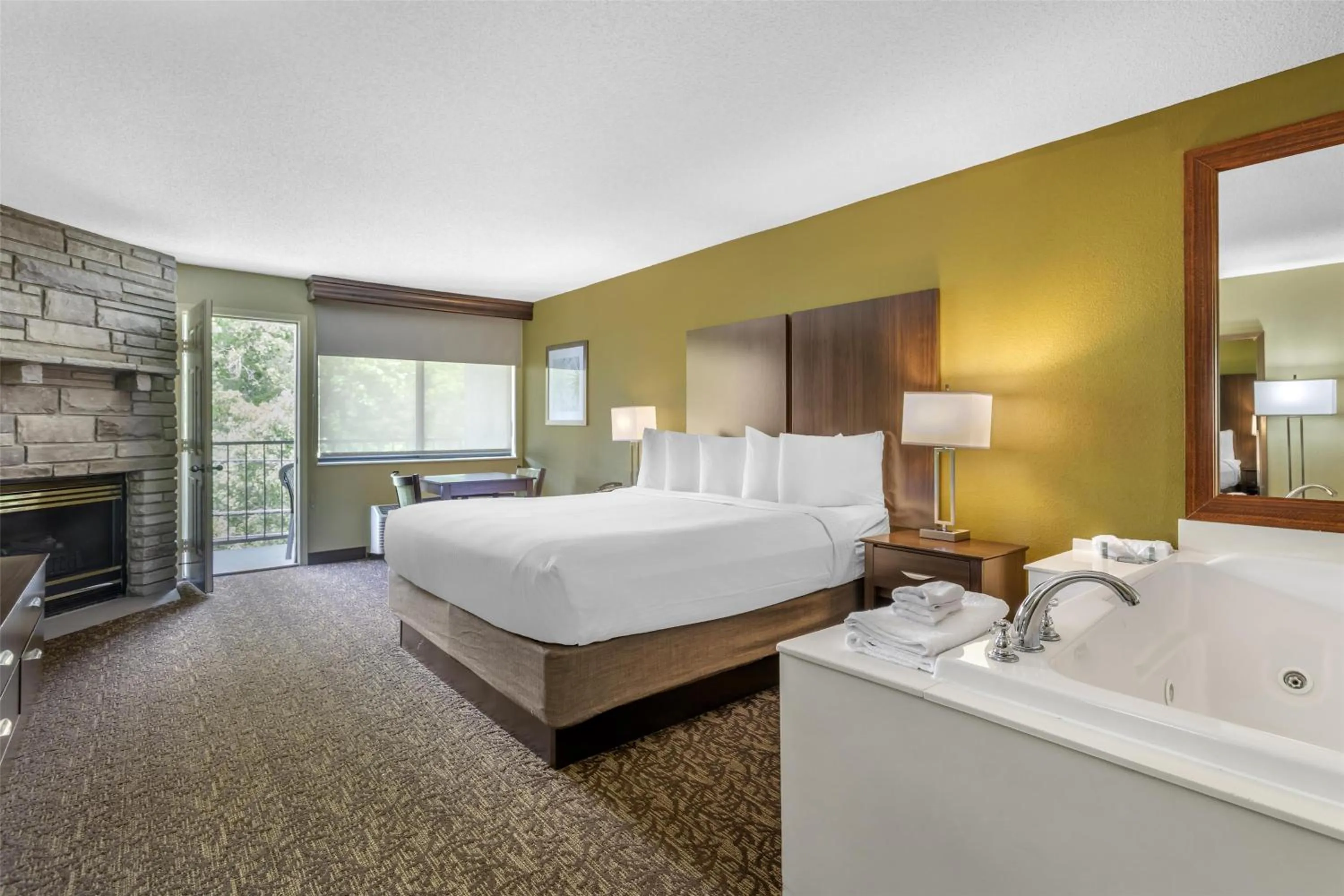 Bedroom, Bed in Best Western Plaza Inn