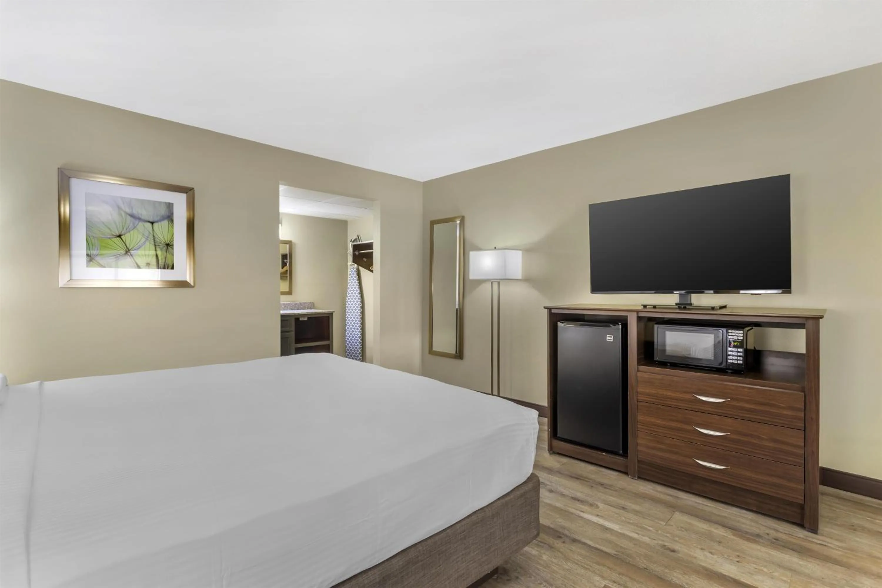 Bedroom, Bed in Best Western Plaza Inn