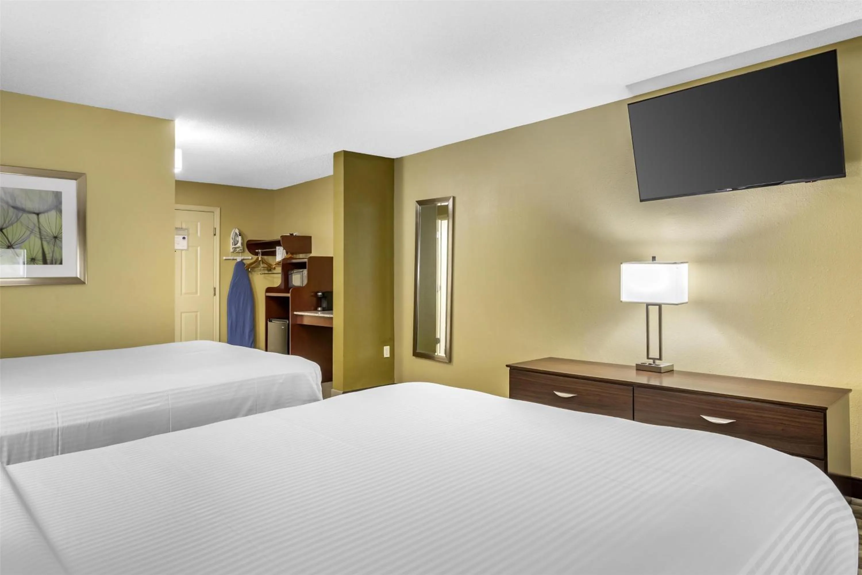 Bedroom, Bed in Best Western Plaza Inn